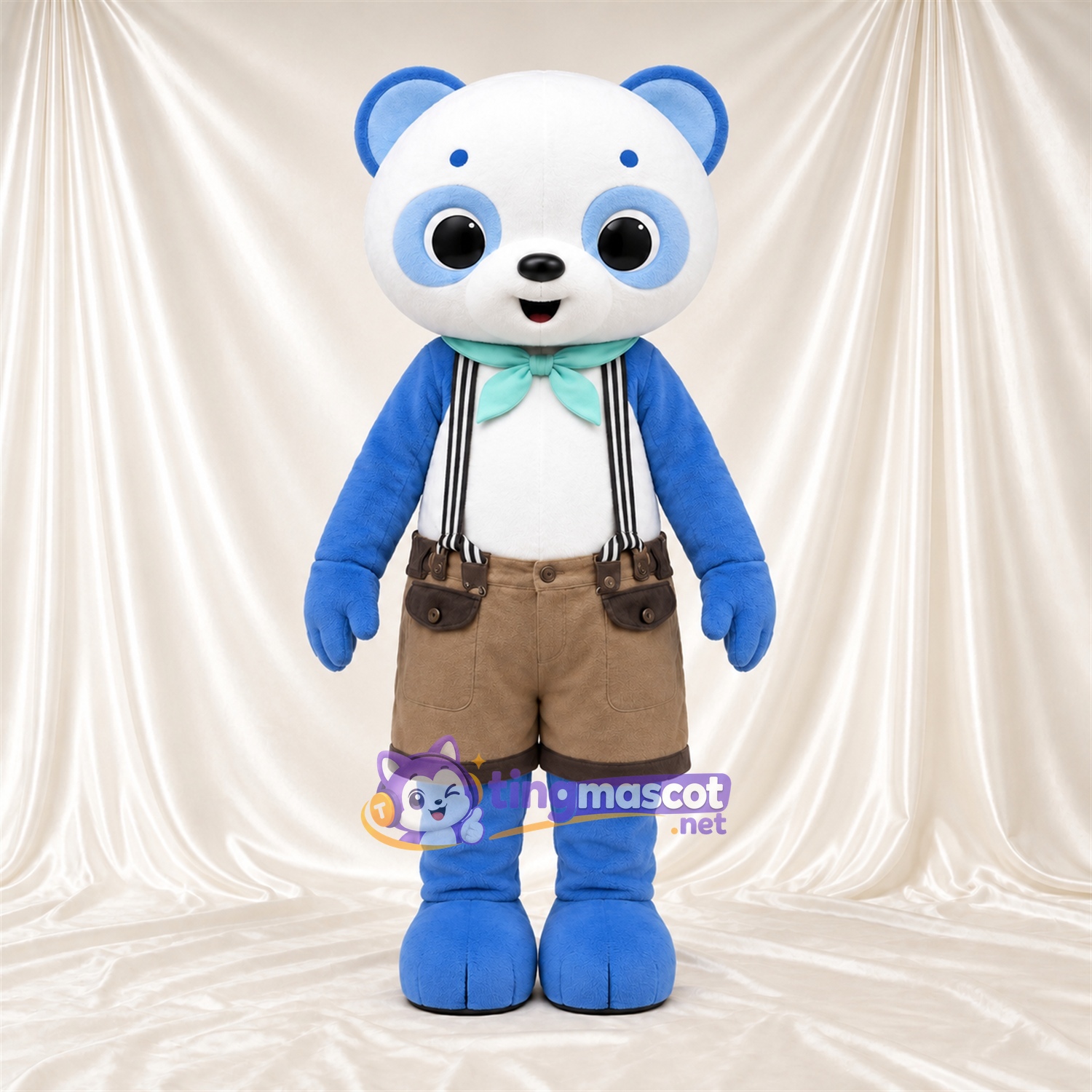 Costume de mascotte Panda – bleu / blanc – Short (marron); Nœud papillon (vert) Costume de mascotte Panda – bleu / blanc – Short (marron); Nœud papillon (vert)