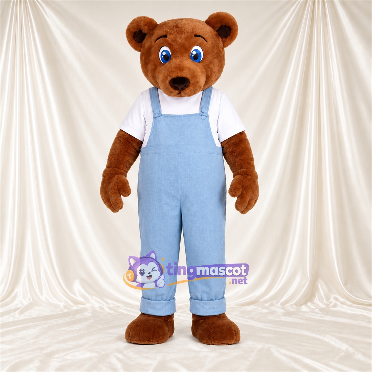 Maskottchenkostüm Bär – braun – Latzhose (blau) Maskottchenkostüm Bär – braun – Latzhose (blau)