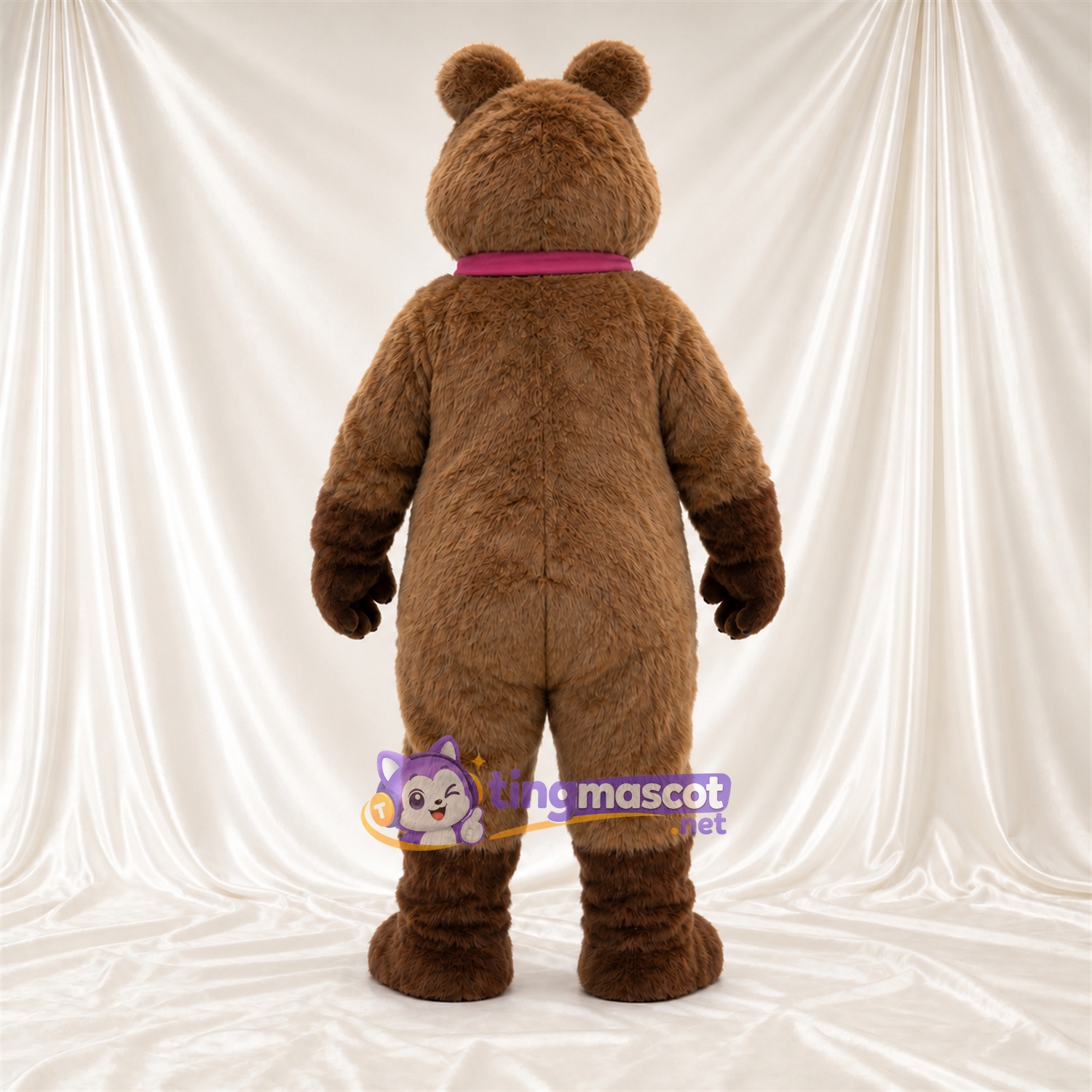 Maskottchenkostüm Bär – braun – Schal (rosa) Maskottchenkostüm Bär – braun – Schal (rosa)
