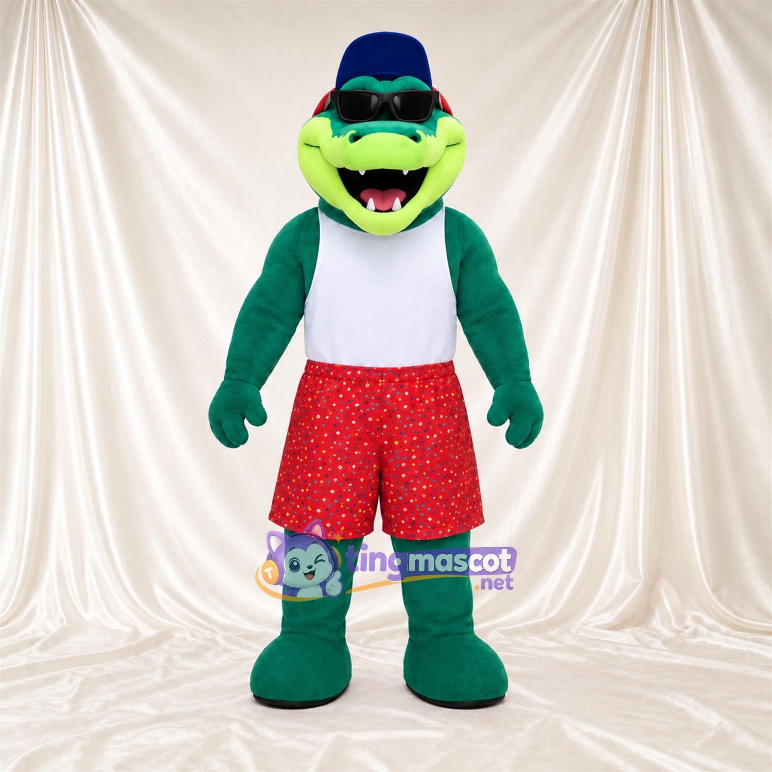 Costume de mascotte Crocodile – vert – Short (rouge); Chapeau (bleu) Costume de mascotte Crocodile – vert – Short (rouge); Chapeau (bleu)
