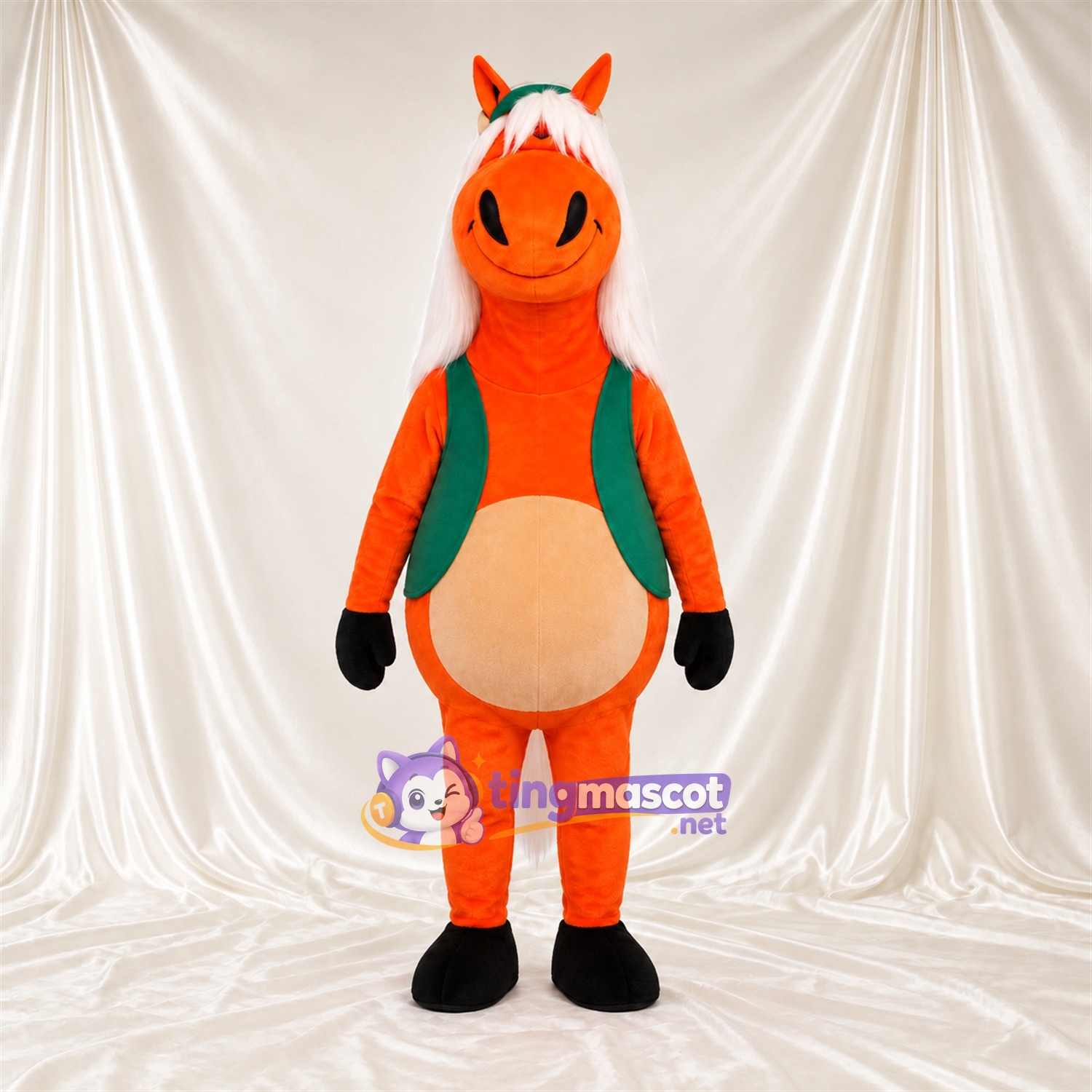 Costume de mascotte Cheval – orange – Gilet (vert); Crinière (blanc) Costume de mascotte Cheval – orange – Gilet (vert); Crinière (blanc)