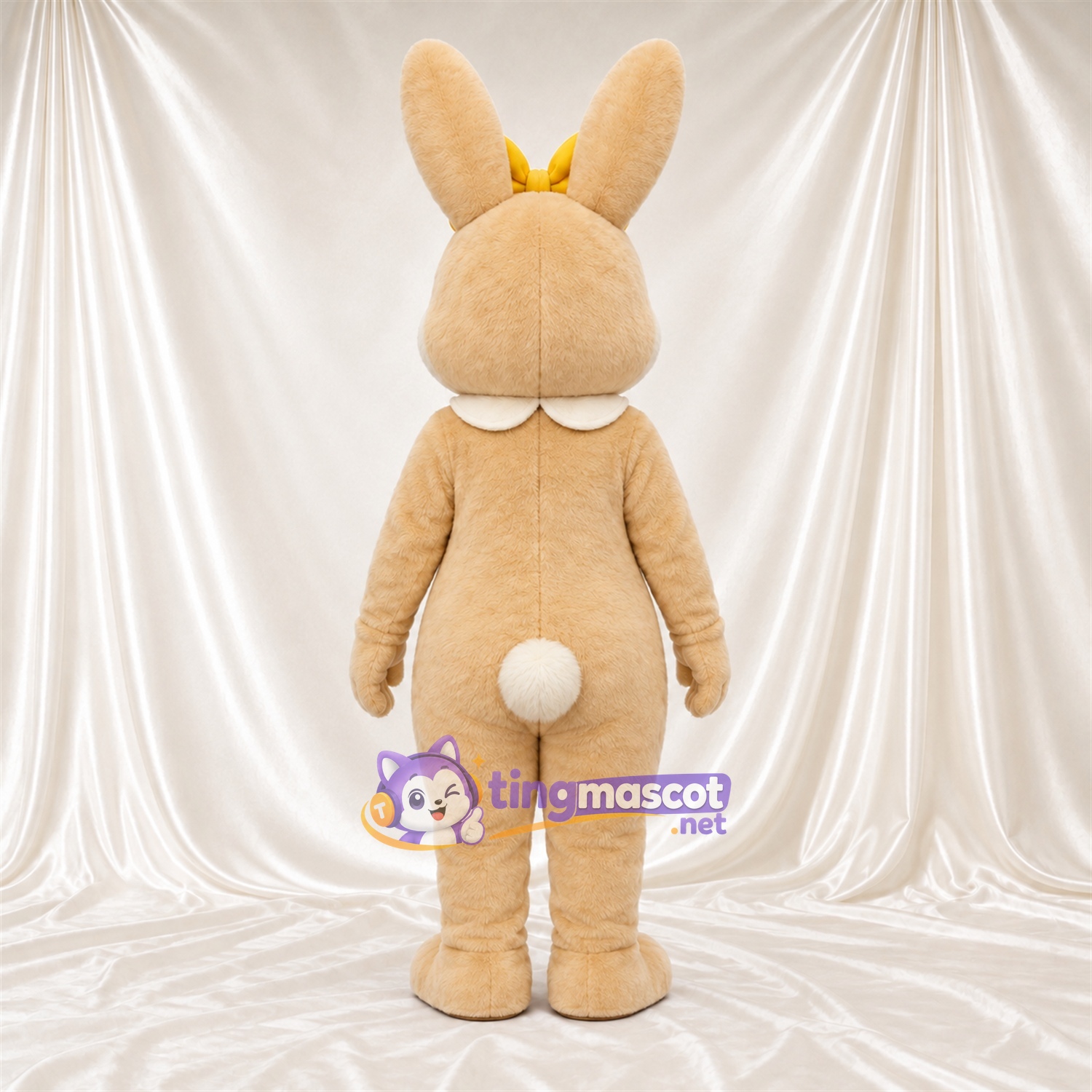 Costume de mascotte Lapin – brun clair – Nœud (jaune) Costume de mascotte Lapin – brun clair – Nœud (jaune)
