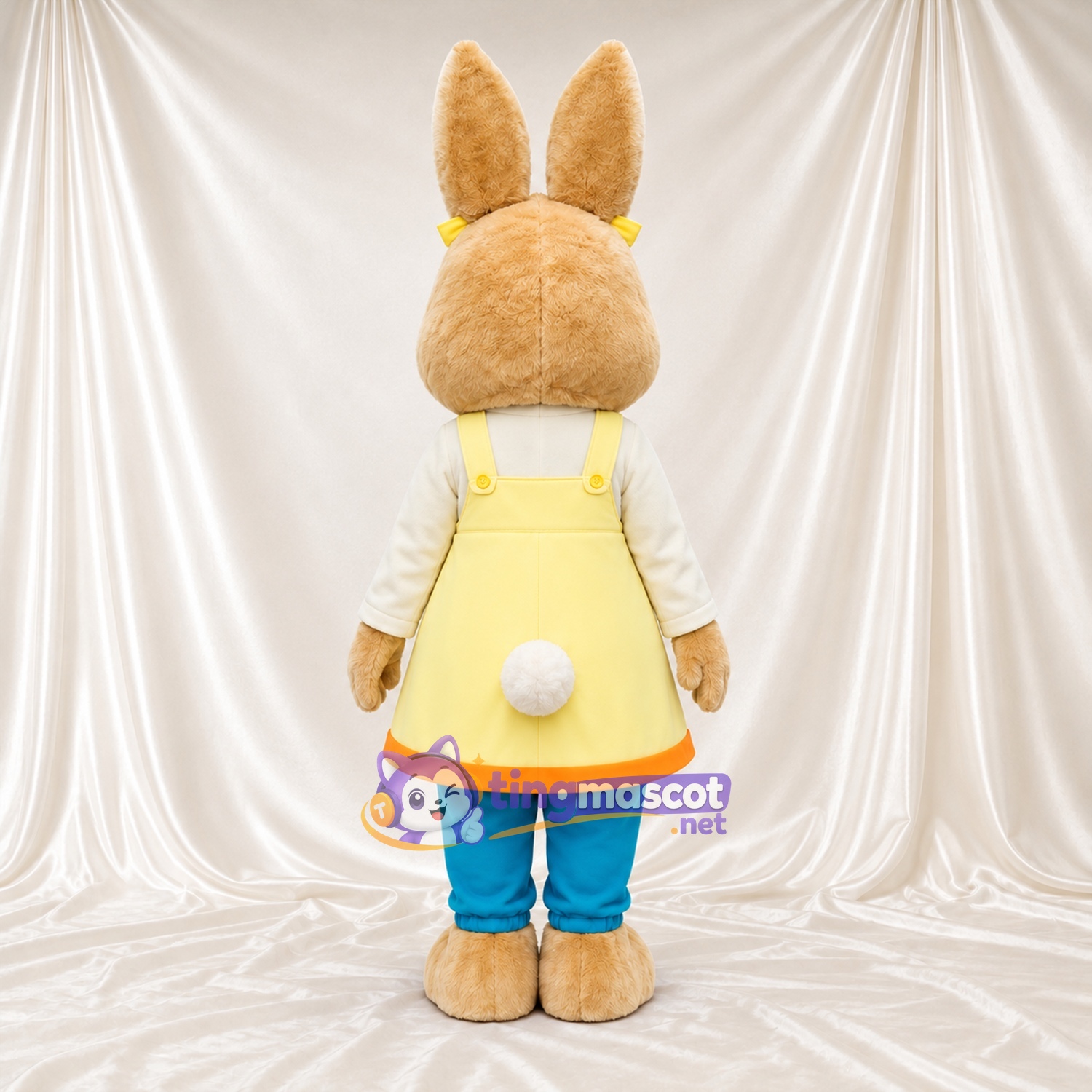 Costume de mascotte Lapin – brun clair – Tablier (jaune) Costume de mascotte Lapin – brun clair – Tablier (jaune)