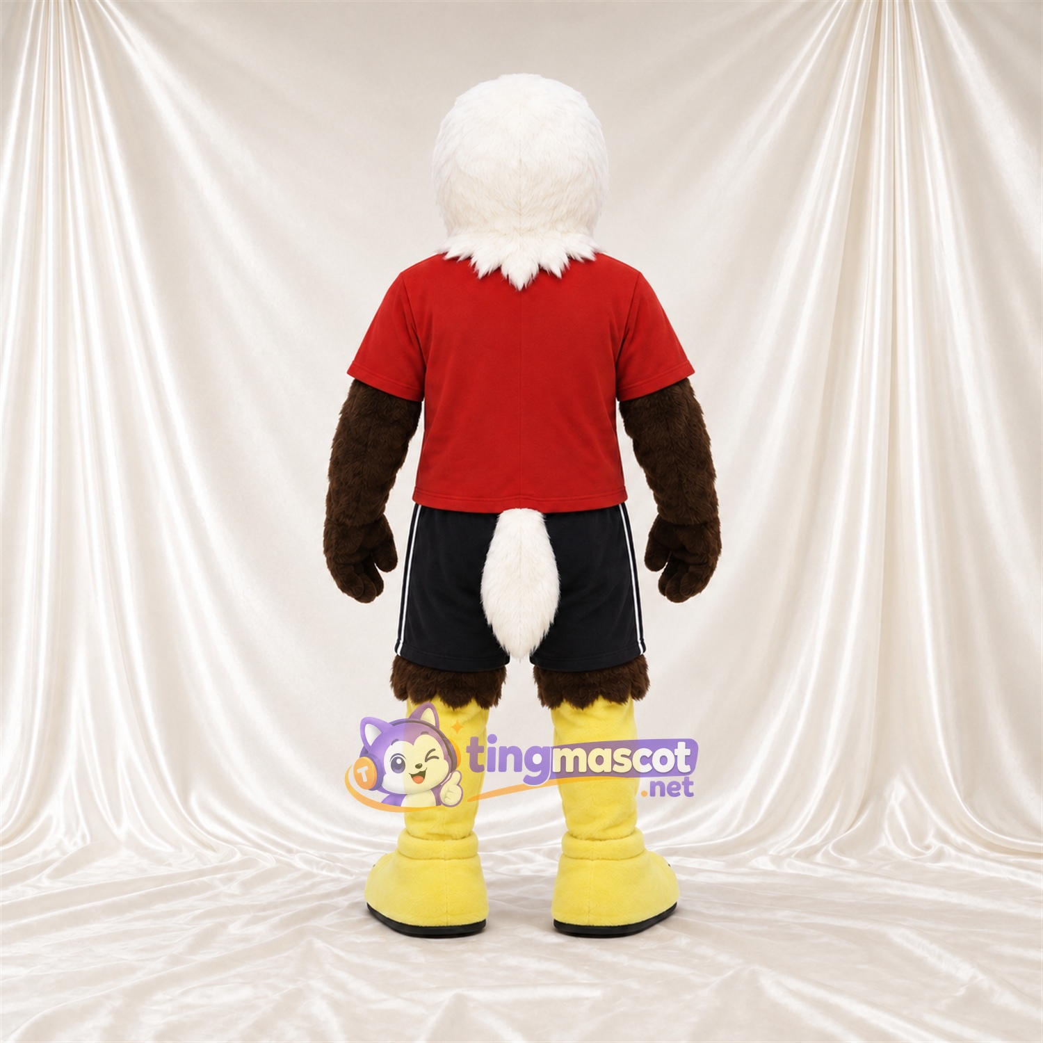 Maskottchenkostüm Adler – braun – Hemd (rot); Shorts (schwarz) Maskottchenkostüm Adler – braun – Hemd (rot); Shorts (schwarz)