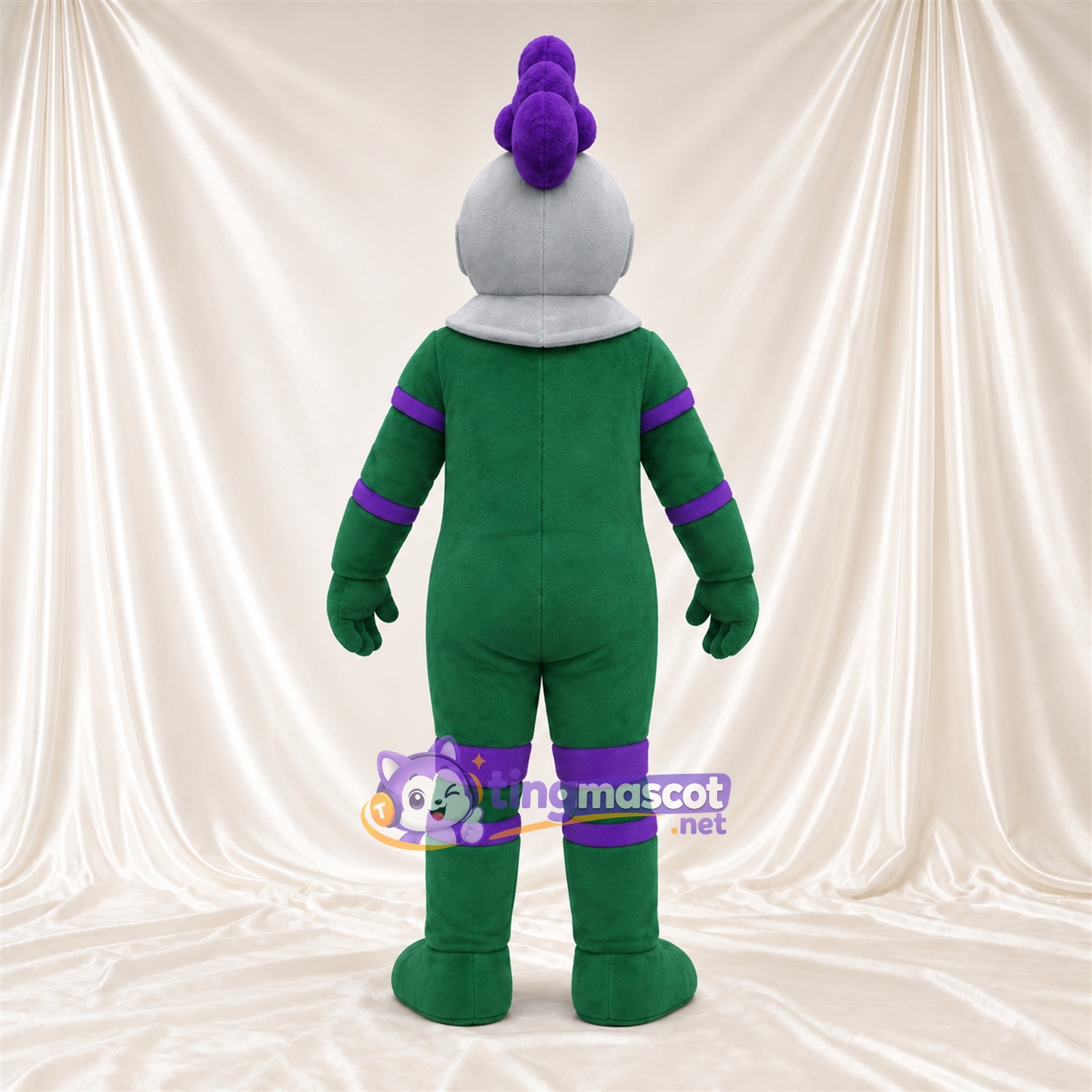 Costume de mascotte Chevalier – vert – Casque (argenté); Touches de couleur (violet) Costume de mascotte Chevalier – vert – Casque (argenté); Touches de couleur (violet)
