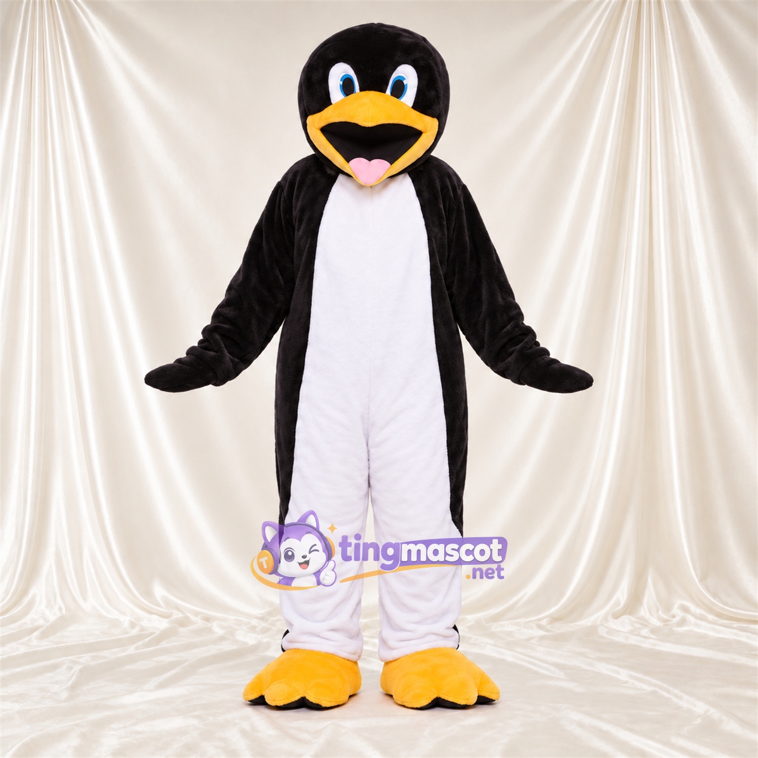 Costume de mascotte Pingouin – noir / blanc – Pieds (jaune); Langue (rose) Costume de mascotte Pingouin – noir / blanc – Pieds (jaune); Langue (rose)