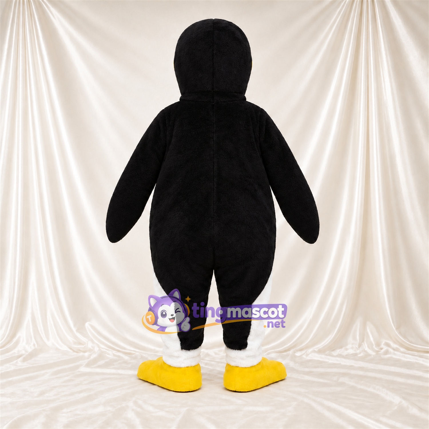Costume de mascotte Pingouin – noir / blanc – Pieds (jaune); Bas des jambes (blanc) Costume de mascotte Pingouin – noir / blanc – Pieds (jaune); Bas des jambes (blanc)