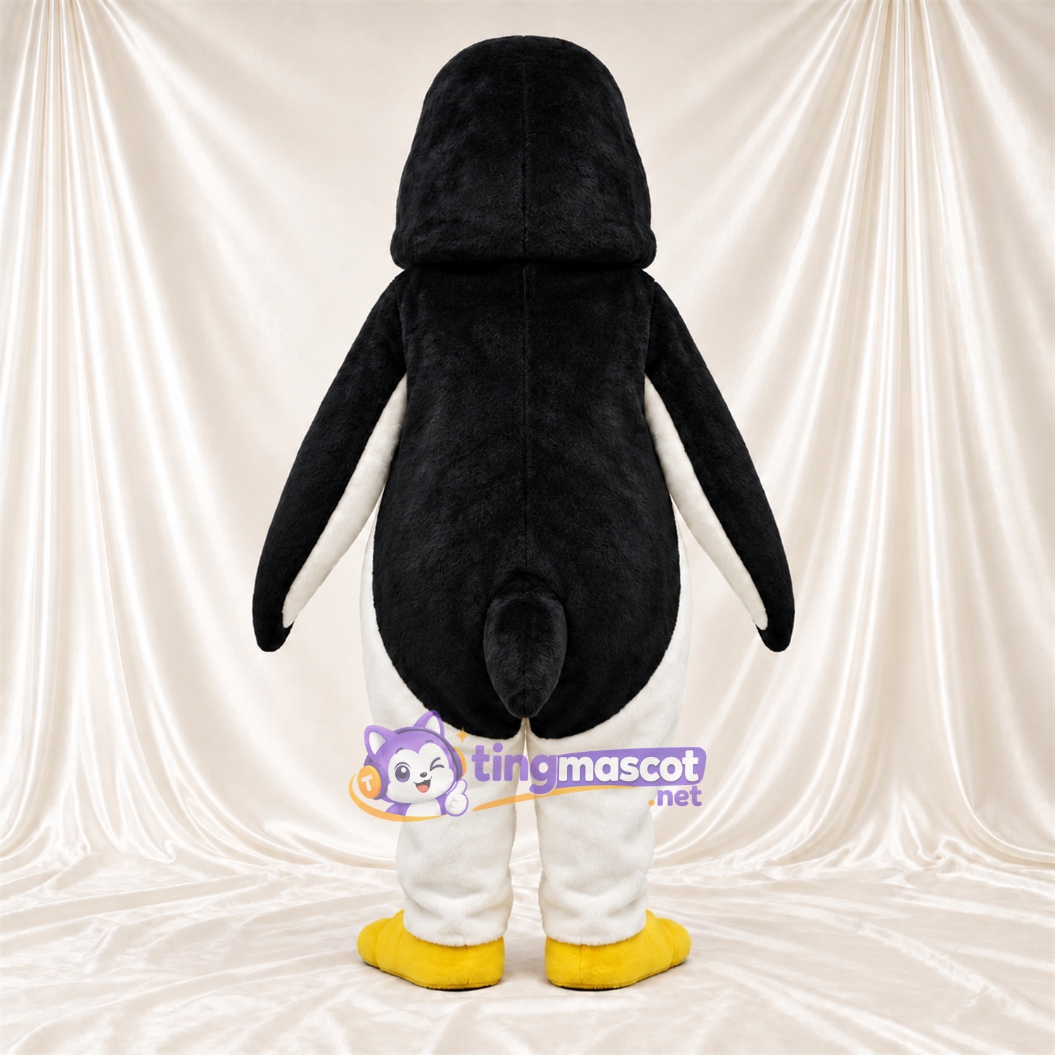 Costume de mascotte Pingouin – noir / blanc – Pieds (jaune); Sourcils inclinés Costume de mascotte Pingouin – noir / blanc – Pieds (jaune); Sourcils inclinés