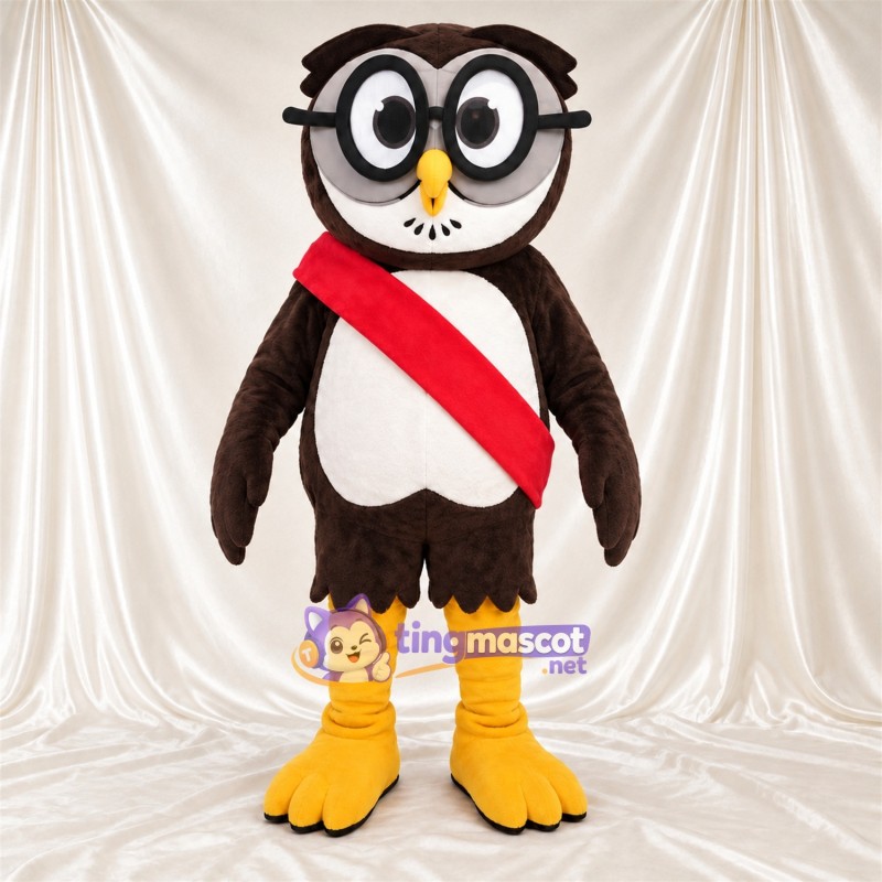 Costume de mascotte Hibou – marron – Écharpe en bandoulière (rouge) Costume de mascotte Hibou – marron – Écharpe en bandoulière (rouge)