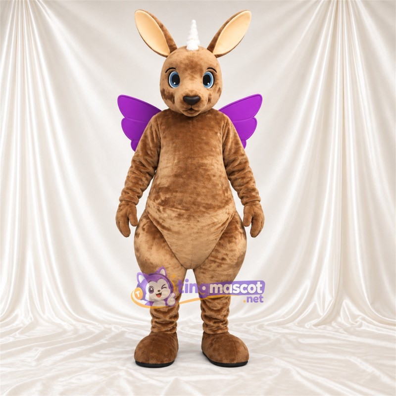 Costume de mascotte Créature fantastique – marron – Ailes (violet); Corne (blanc) Costume de mascotte Créature fantastique – marron – Ailes (violet); Corne (blanc)