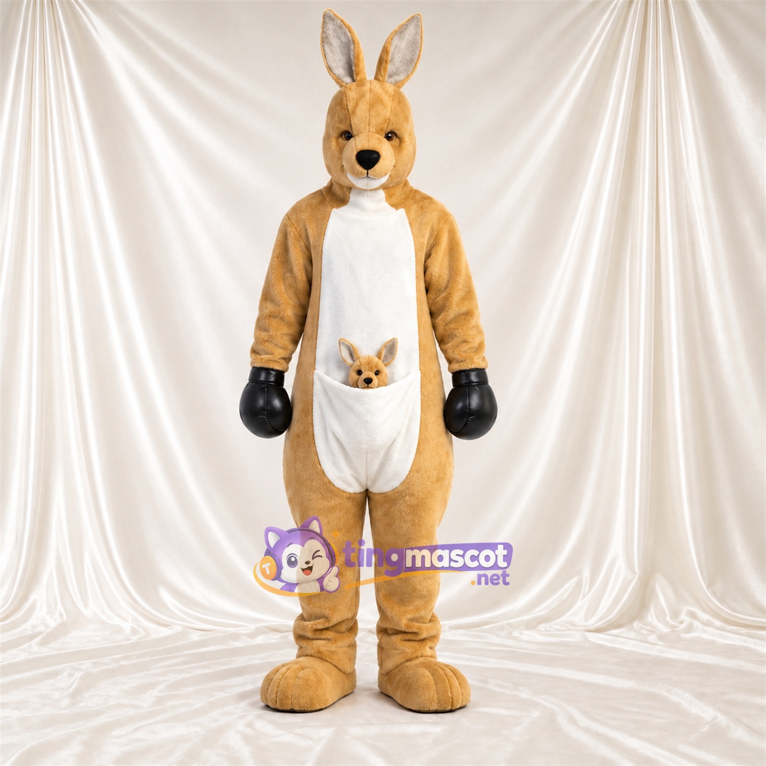 Costume de mascotte Kangourou – brun clair – Poche ventrale (blanc); Gants (noir) Costume de mascotte Kangourou – brun clair – Poche ventrale (blanc); Gants (noir)