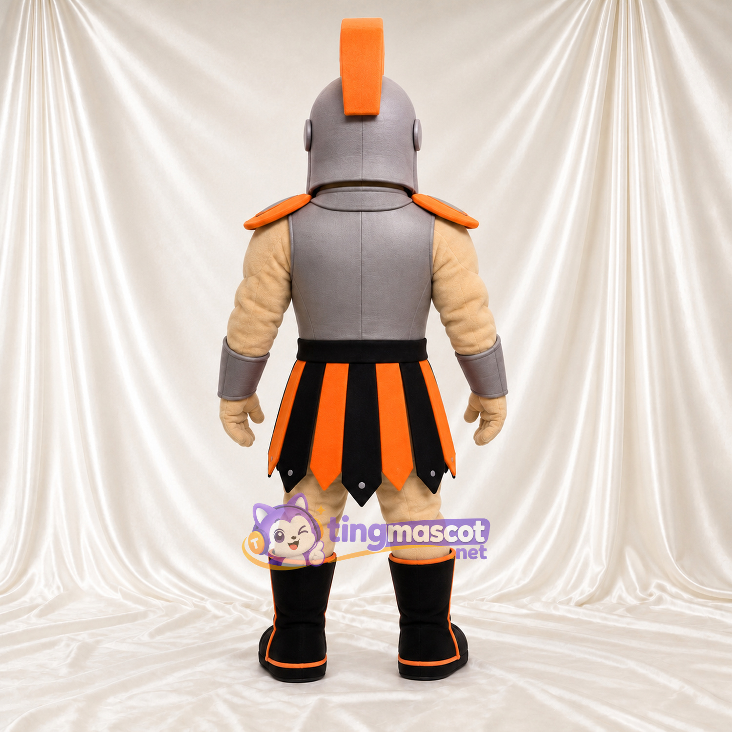 Costume de mascotte Chevalier – argenté / orange – Armure (argenté); Jupe (orange) Costume de mascotte Chevalier – argenté / orange – Armure (argenté); Jupe (orange)