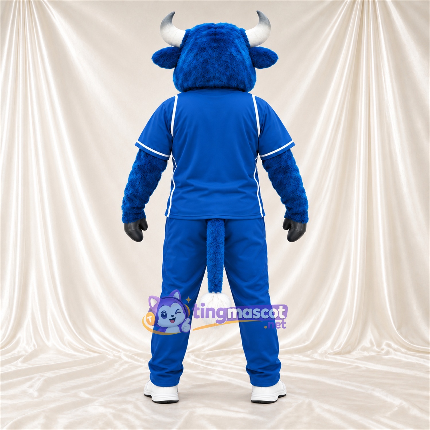 Costume de mascotte Taureau – bleu – Tenue de sport (bleu); Cornes (blanc) Costume de mascotte Taureau – bleu – Tenue de sport (bleu); Cornes (blanc)