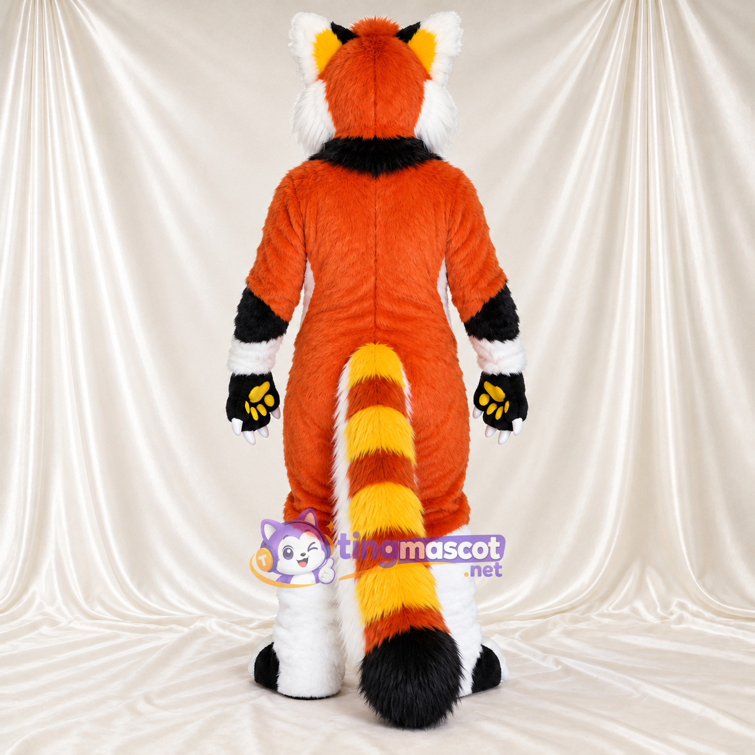 Costume de mascotte Panda roux – orange / marron – Coussinets (jaune); Bas des jambes (blanc) Costume de mascotte Panda roux – orange / marron – Coussinets (jaune); Bas des jambes (blanc)