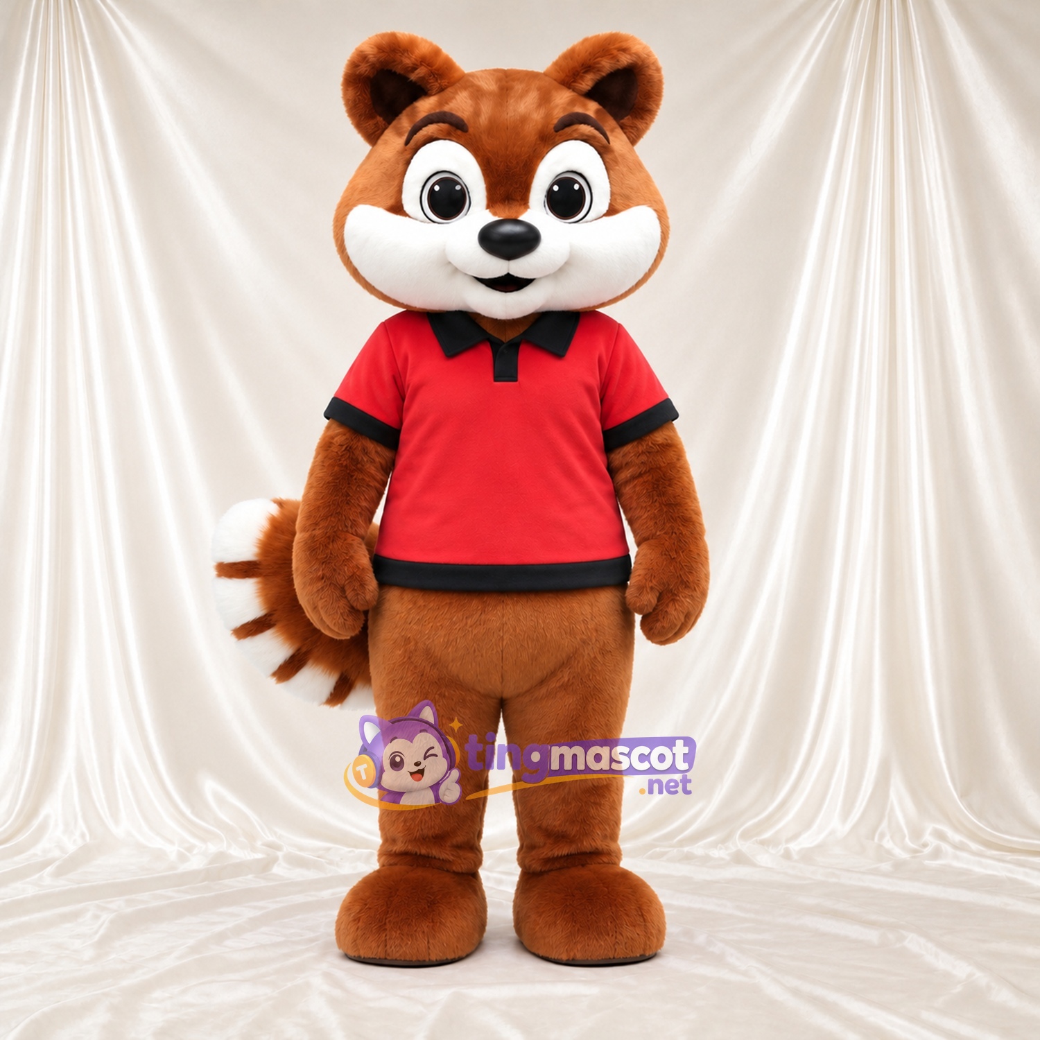 Costume de mascotte Panda roux – marron – Polo (rouge) Costume de mascotte Panda roux – marron – Polo (rouge)