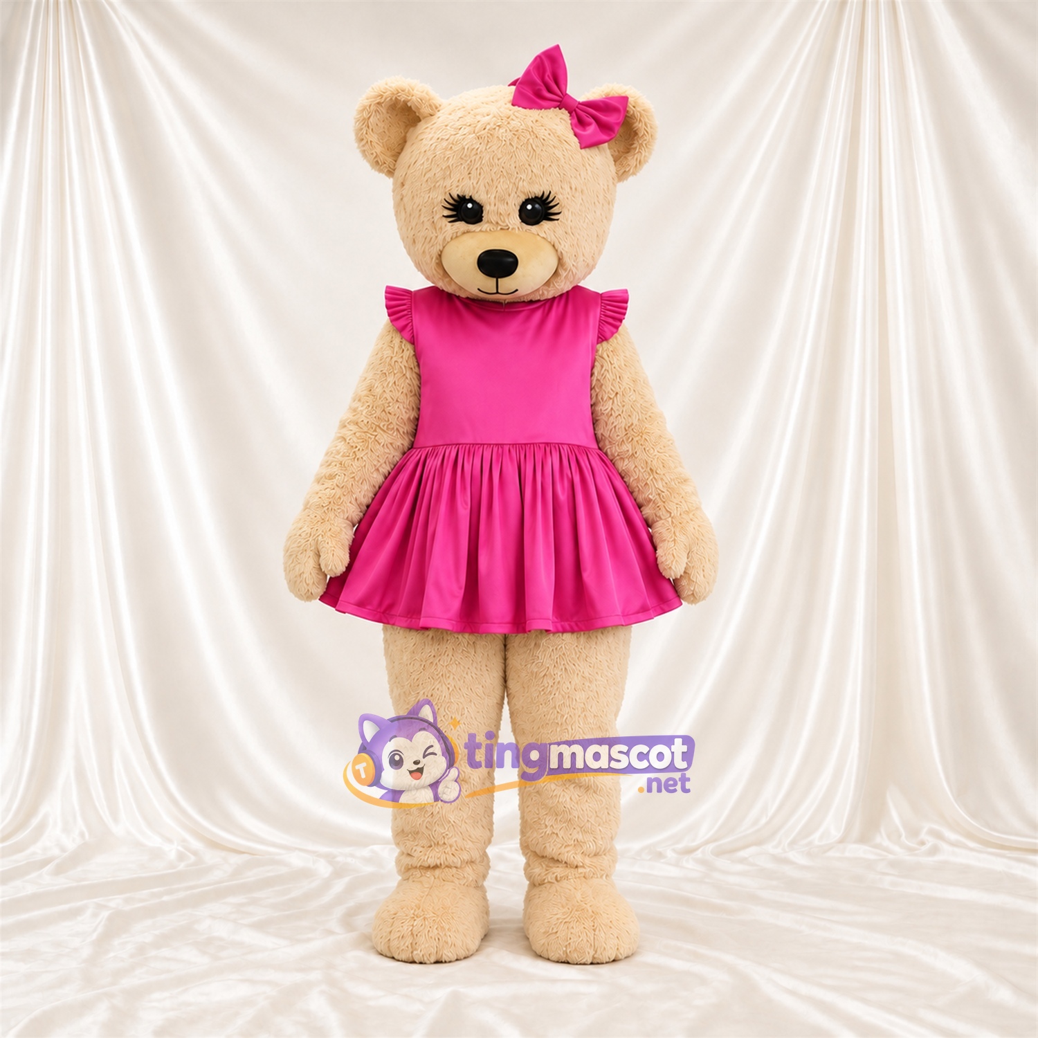 Maskottchenkostüm Bär – hellbraun – Kleid (rosa); Schleife Maskottchenkostüm Bär – hellbraun – Kleid (rosa); Schleife