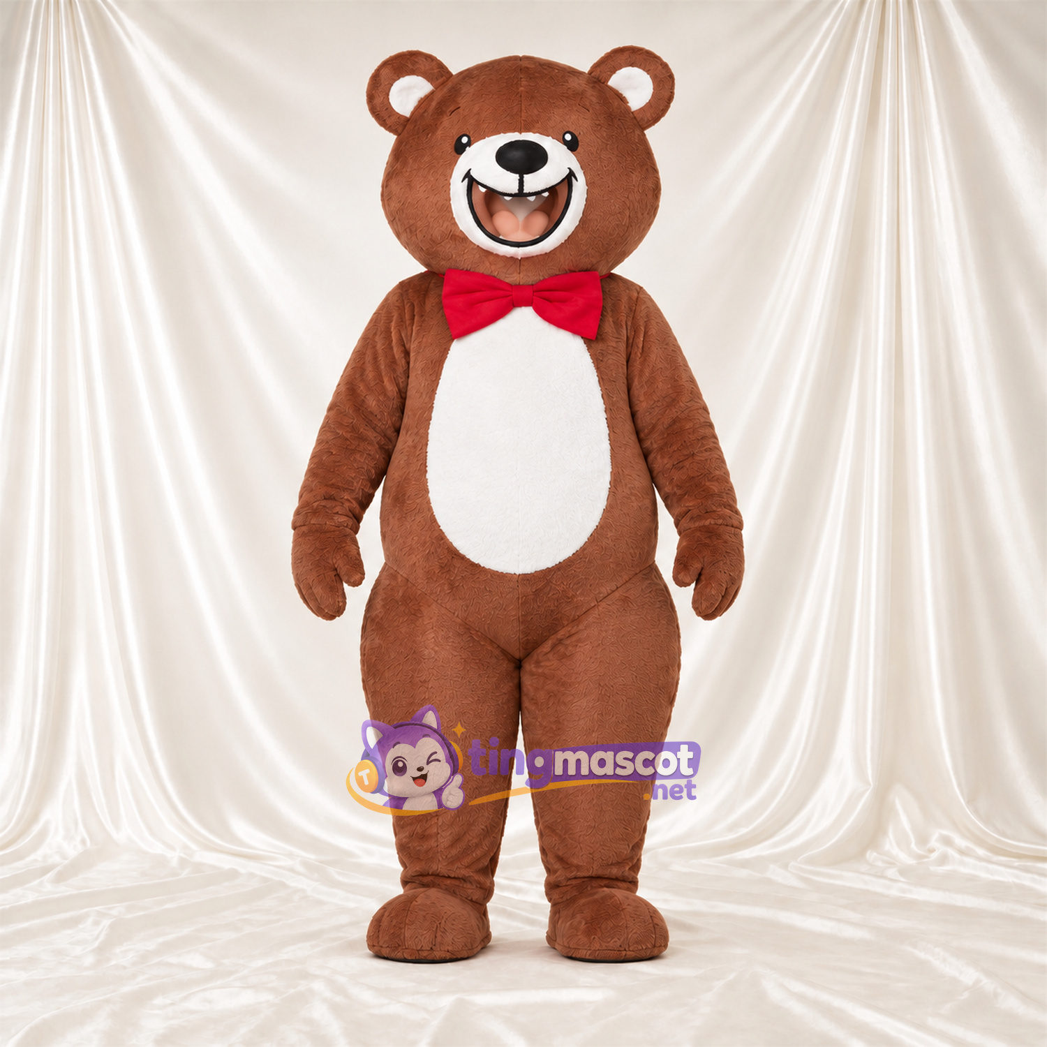 Maskottchenkostüm Bär – braun – Fliege (rot); Bauch (weiß) Maskottchenkostüm Bär – braun – Fliege (rot); Bauch (weiß)