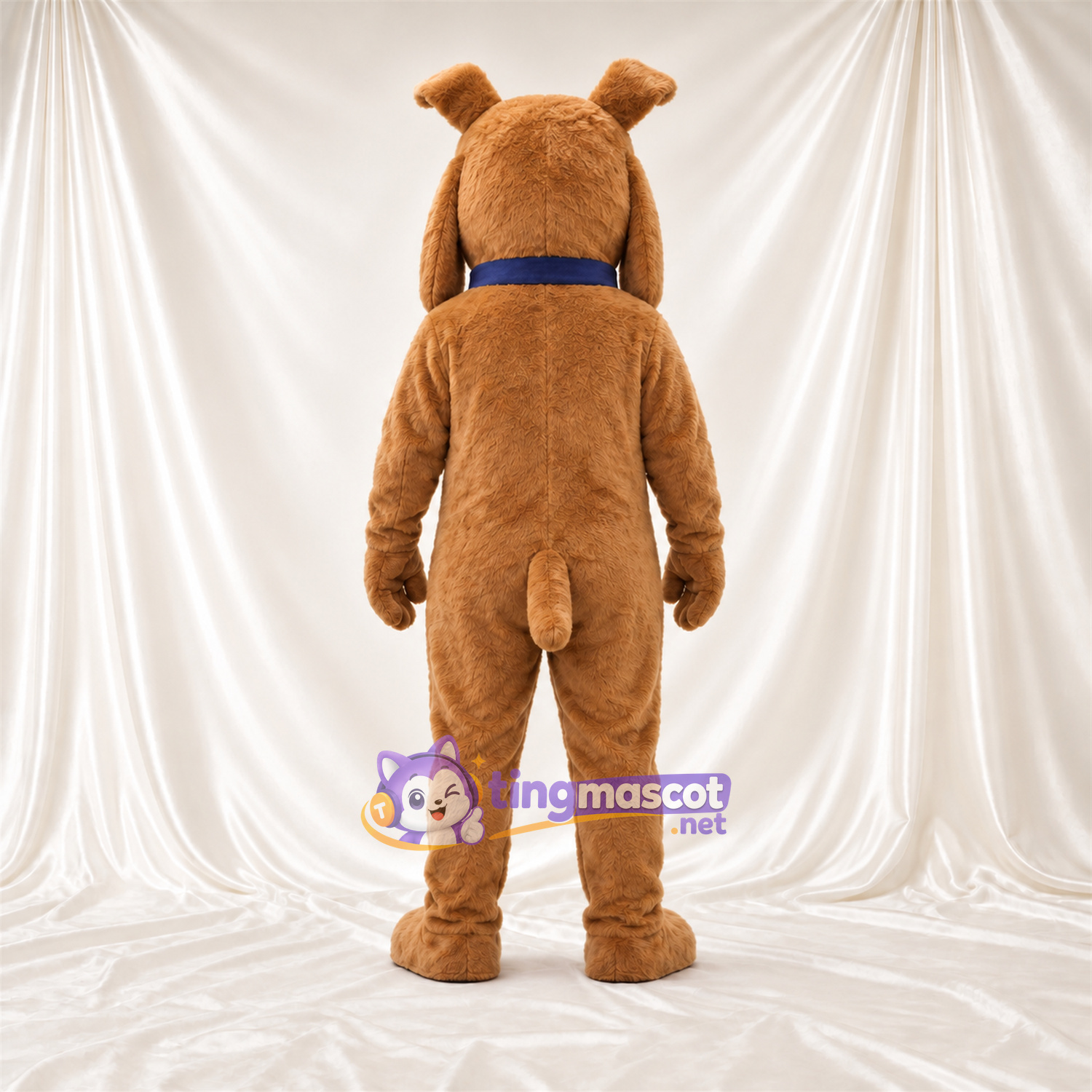 Costume de mascotte Bouledogue – brun clair – Col (bleu); Oreilles Costume de mascotte Bouledogue – brun clair – Col (bleu); Oreilles