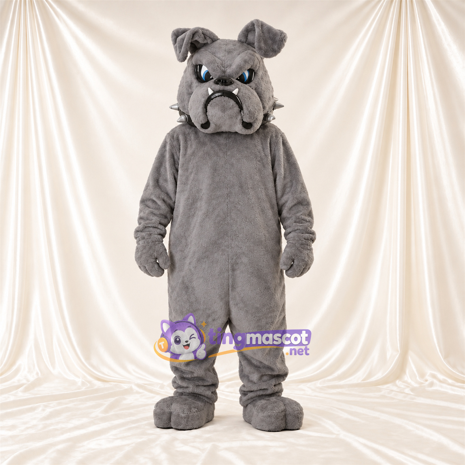 Costume de mascotte Bouledogue – gris – Yeux (bleu); Collier à pointes Costume de mascotte Bouledogue – gris – Yeux (bleu); Collier à pointes