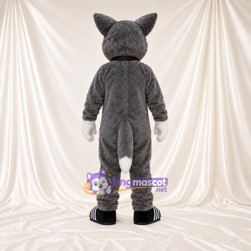 Costume de mascotte Husky – gris / blanc – Baskets (noir / blanc); Nœud papillon Costume de mascotte Husky – gris / blanc – Baskets (noir / blanc); Nœud papillon