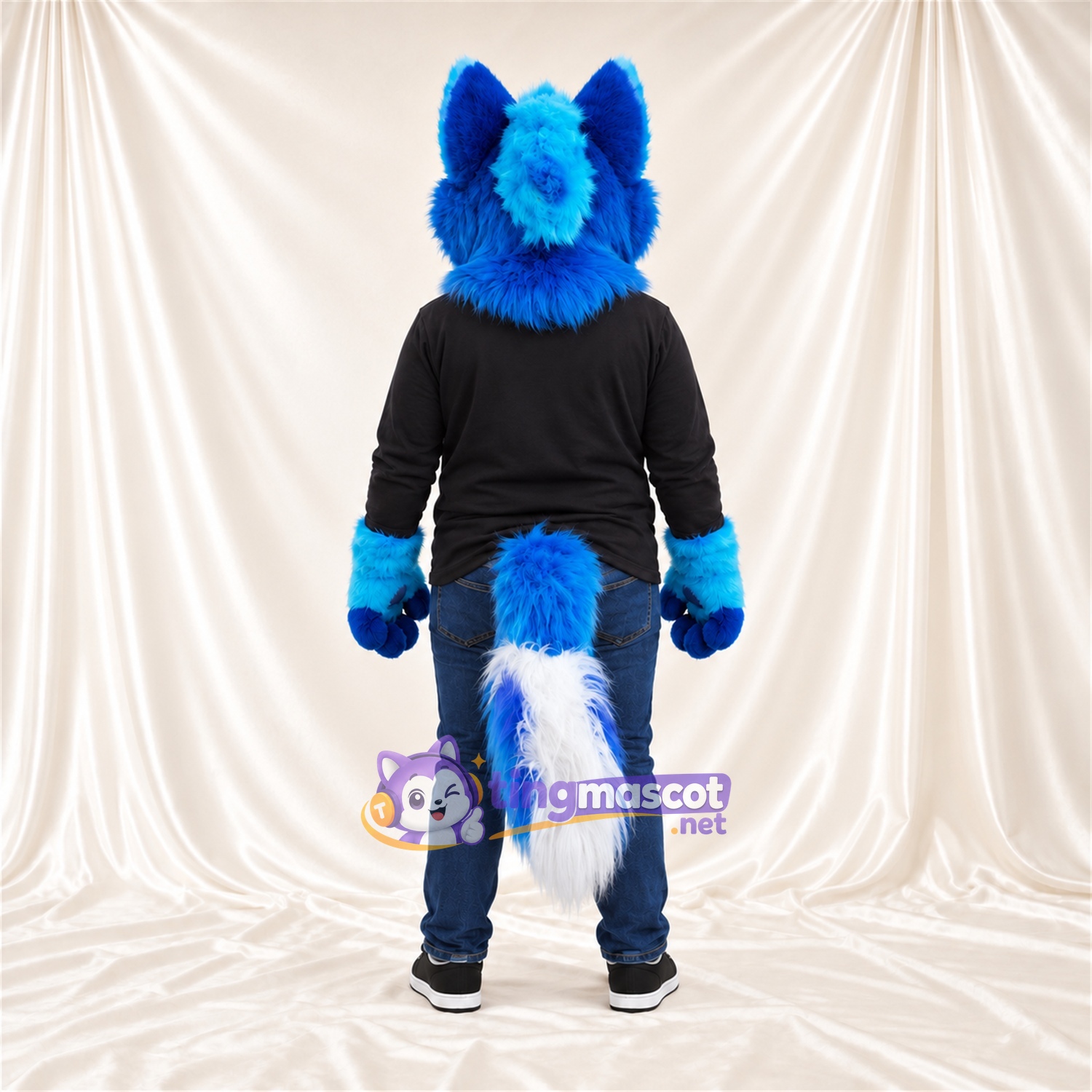 Costume de mascotte Husky – bleu / blanc – Chemise (noir); Longue queue Costume de mascotte Husky – bleu / blanc – Chemise (noir); Longue queue