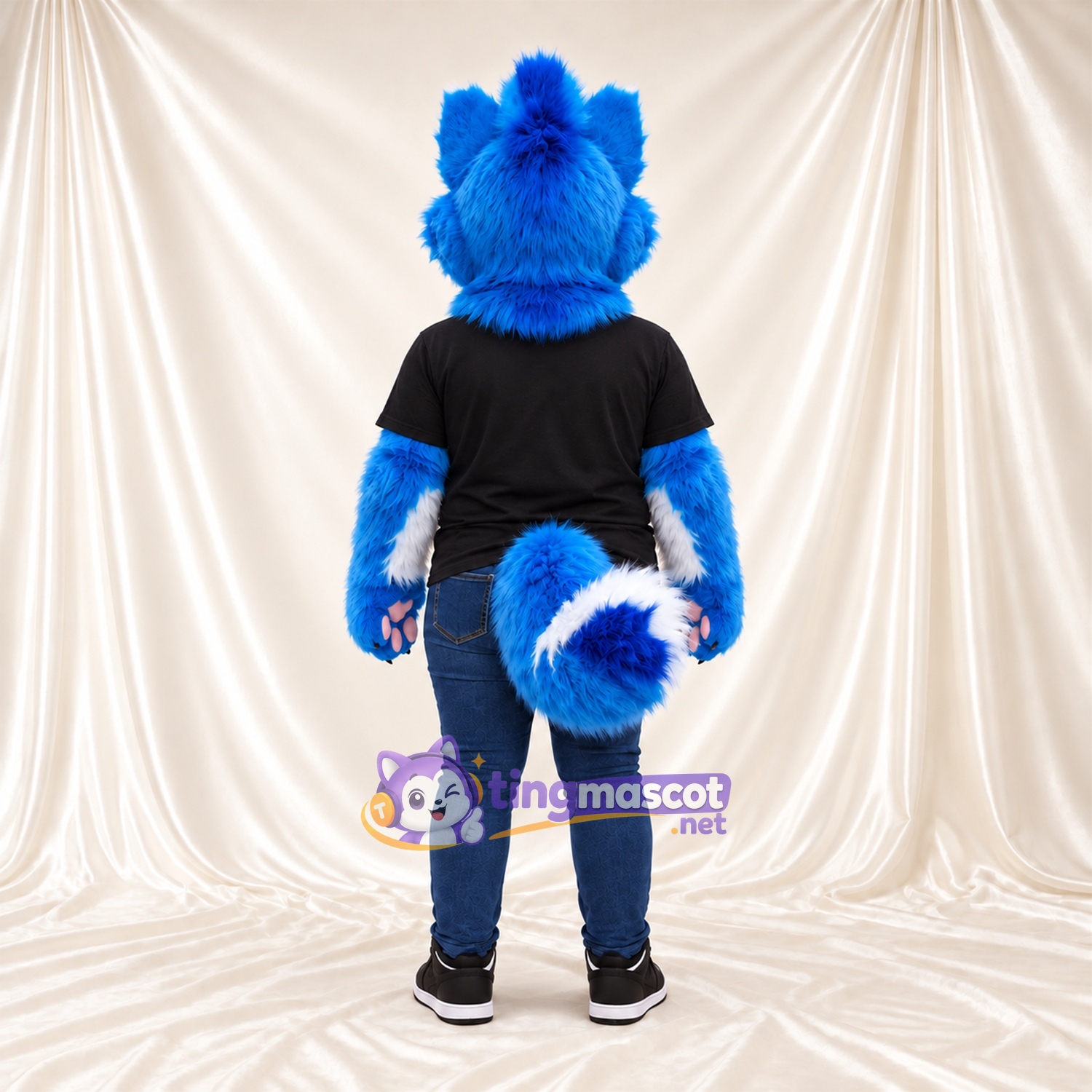 Costume de mascotte Husky – bleu / blanc – Chemise (noir); Queue enroulée Costume de mascotte Husky – bleu / blanc – Chemise (noir); Queue enroulée