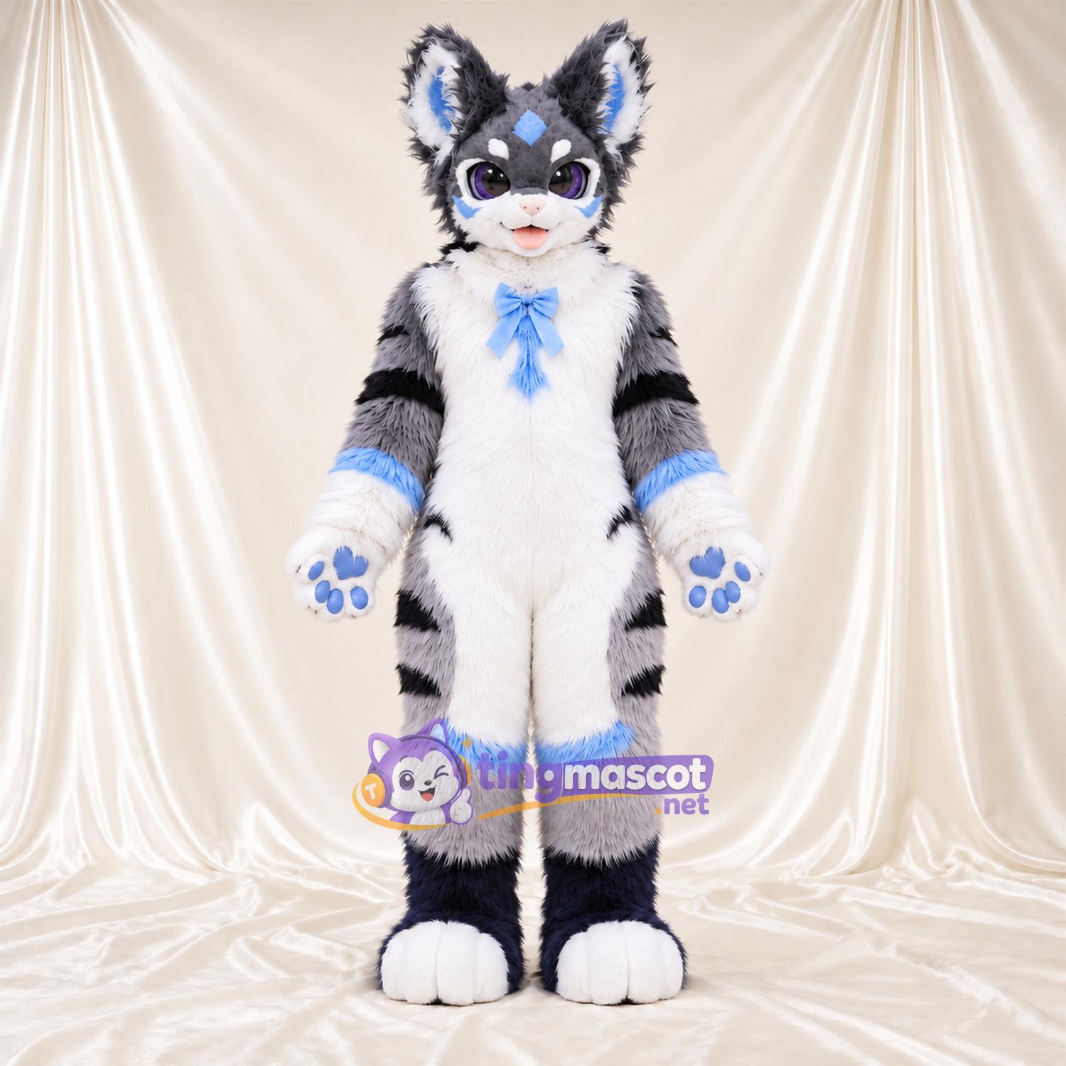 Costume de mascotte Husky – gris / blanc – Rayures (noir); Nœud (bleu) Costume de mascotte Husky – gris / blanc – Rayures (noir); Nœud (bleu)