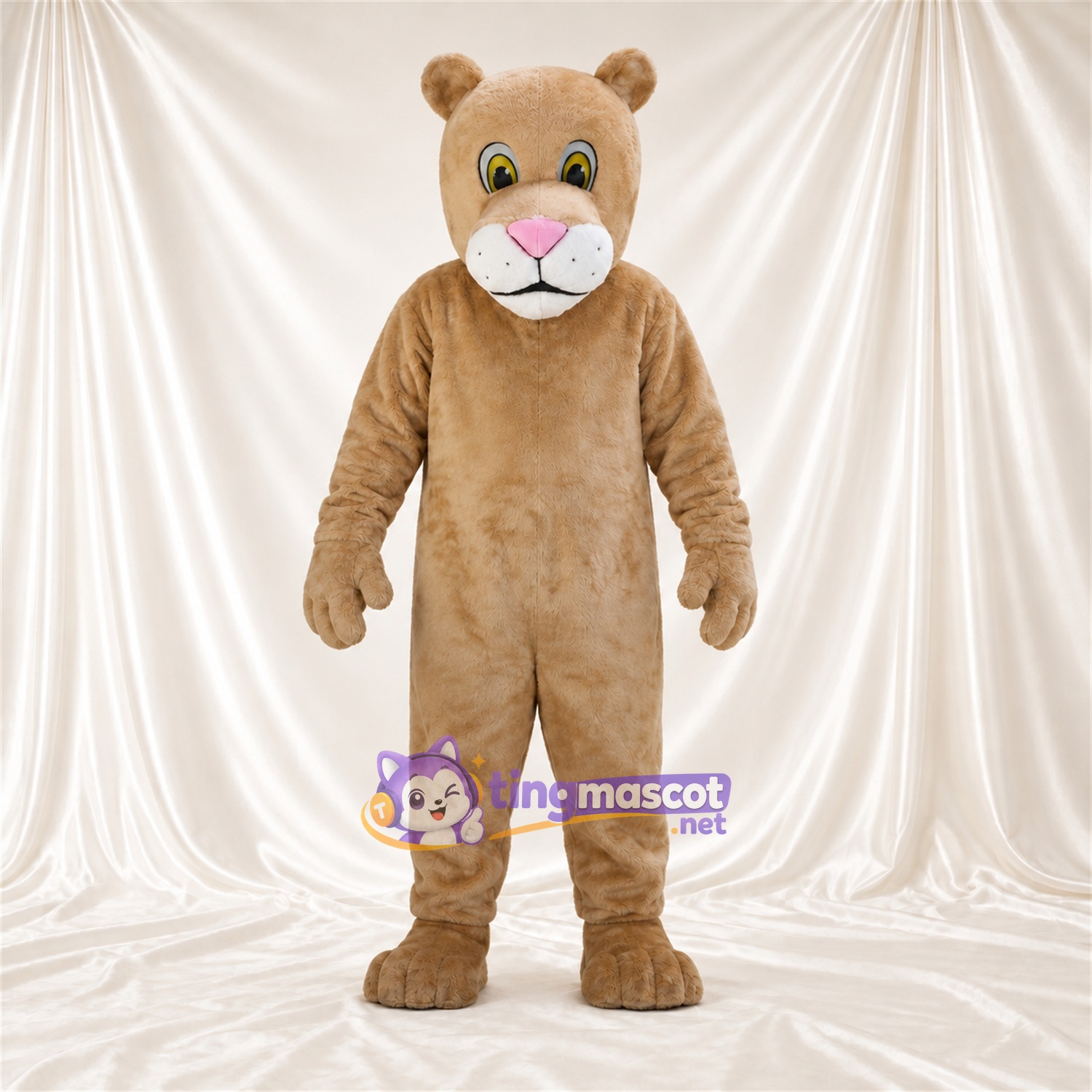 Costume de mascotte Chat sauvage – brun clair – Nez (rose); Bouche fermée Costume de mascotte Chat sauvage – brun clair – Nez (rose); Bouche fermée