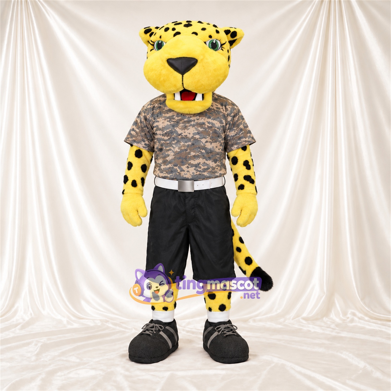 Maskottchenkostüm Gepard – gelb – Hemd (grau); Shorts (schwarz) Maskottchenkostüm Gepard – gelb – Hemd (grau); Shorts (schwarz)