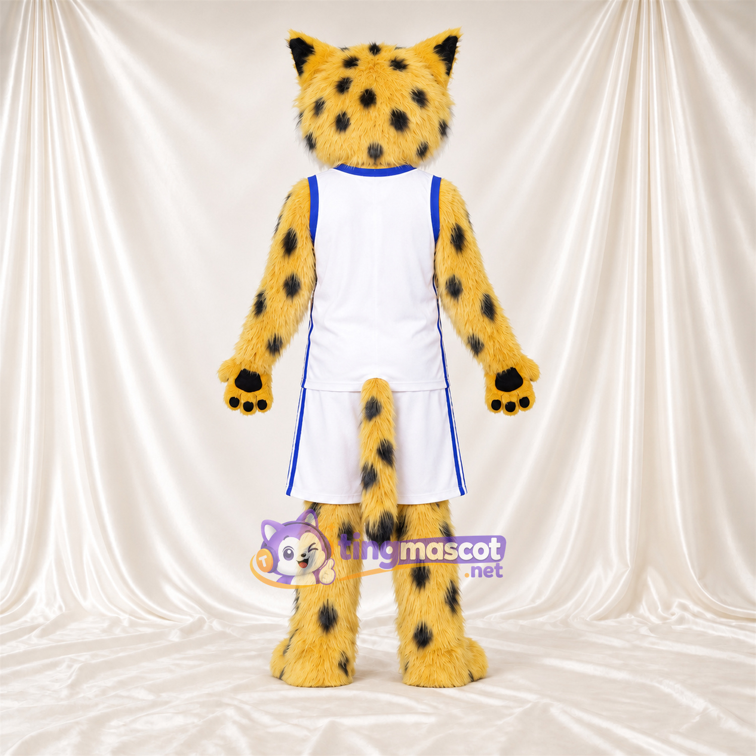 Maskottchenkostüm Gepard – gelb / schwarz – Basketballtrikot (weiß); Pfotenballen (schwarz) Maskottchenkostüm Gepard – gelb / schwarz – Basketballtrikot (weiß); Pfotenballen (schwarz)