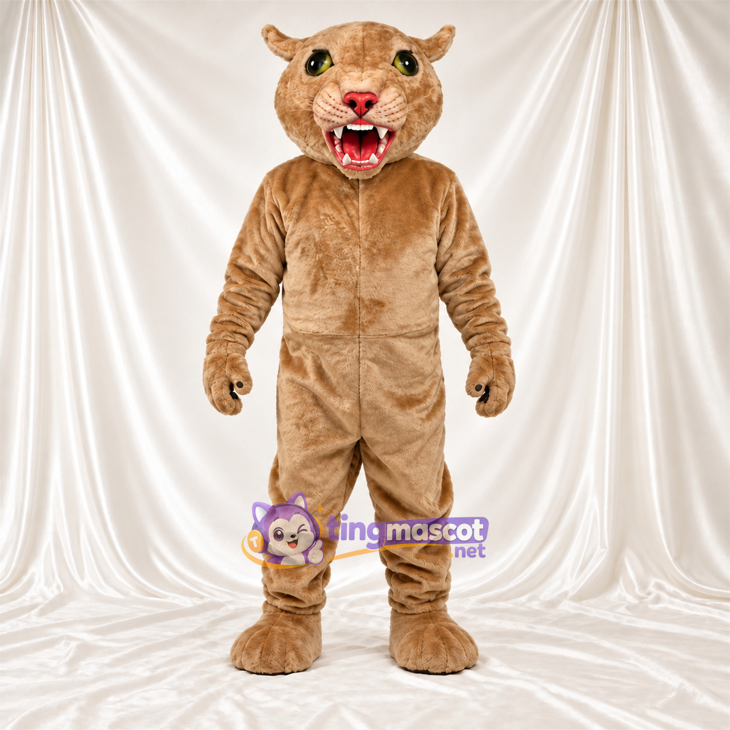 Costume de mascotte Chat sauvage – brun clair – Nez (rose); Crocs pointus Costume de mascotte Chat sauvage – brun clair – Nez (rose); Crocs pointus