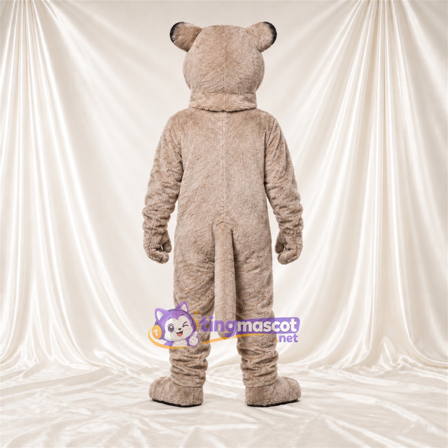 Costume de mascotte Chat sauvage – brun clair – Intérieur des oreilles (gris); Crocs pointus Costume de mascotte Chat sauvage – brun clair – Intérieur des oreilles (gris); Crocs pointus