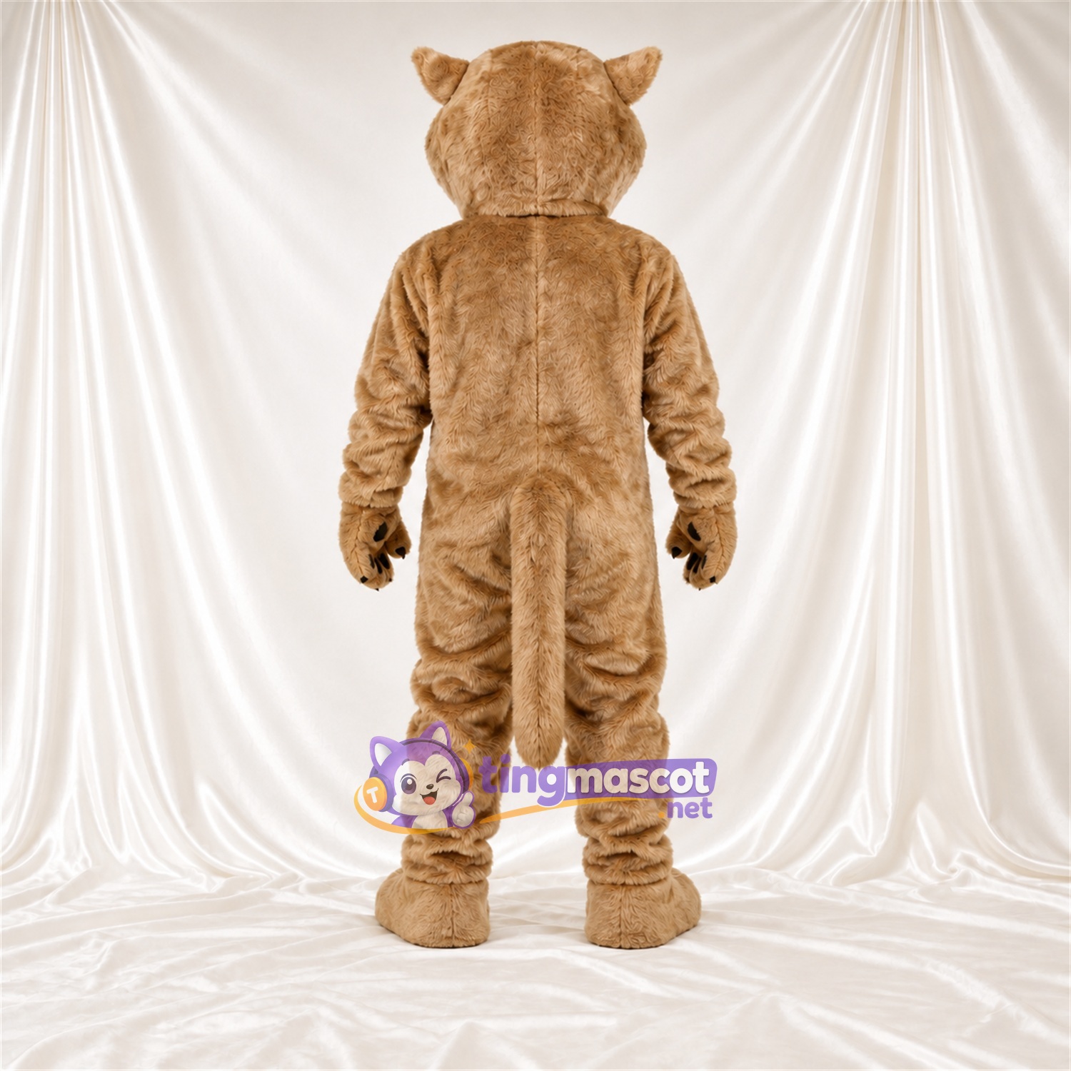 Costume de mascotte Chat sauvage – brun clair – Nez (rose); Crocs pointus Costume de mascotte Chat sauvage – brun clair – Nez (rose); Crocs pointus