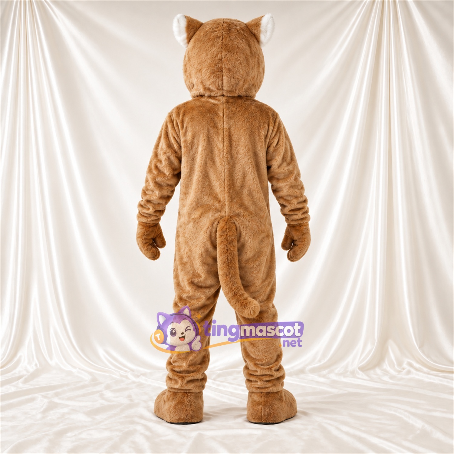 Costume de mascotte Chat sauvage – brun clair – Oreilles pointues; Crocs pointus Costume de mascotte Chat sauvage – brun clair – Oreilles pointues; Crocs pointus