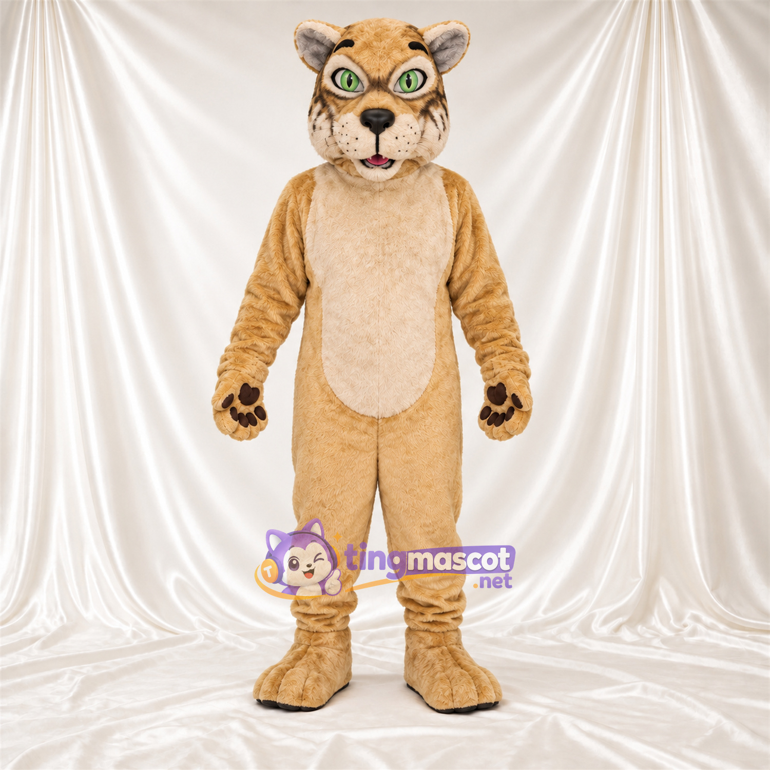 Costume de mascotte Chat sauvage – brun clair / blanc – Coussinets (marron); Yeux (vert) Costume de mascotte Chat sauvage – brun clair / blanc – Coussinets (marron); Yeux (vert)