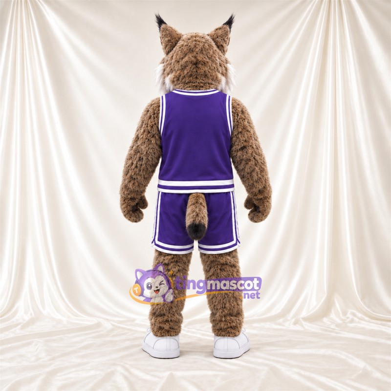 Maskottchenkostüm Rotluchs – braun – Basketballtrikot (violett) Maskottchenkostüm Rotluchs – braun – Basketballtrikot (violett)