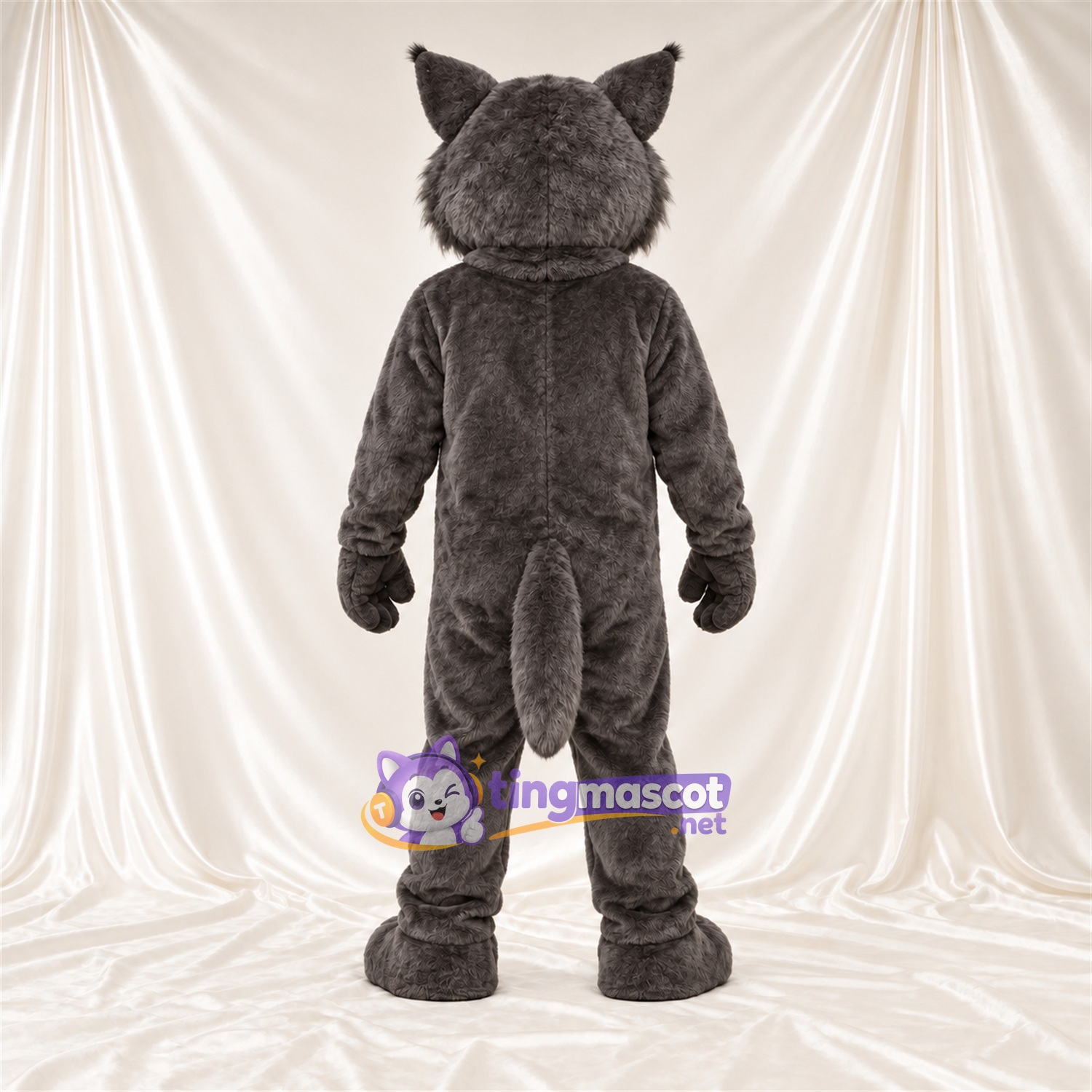Costume de mascotte Chat sauvage – gris / blanc – Ventre (blanc); Crocs pointus Costume de mascotte Chat sauvage – gris / blanc – Ventre (blanc); Crocs pointus