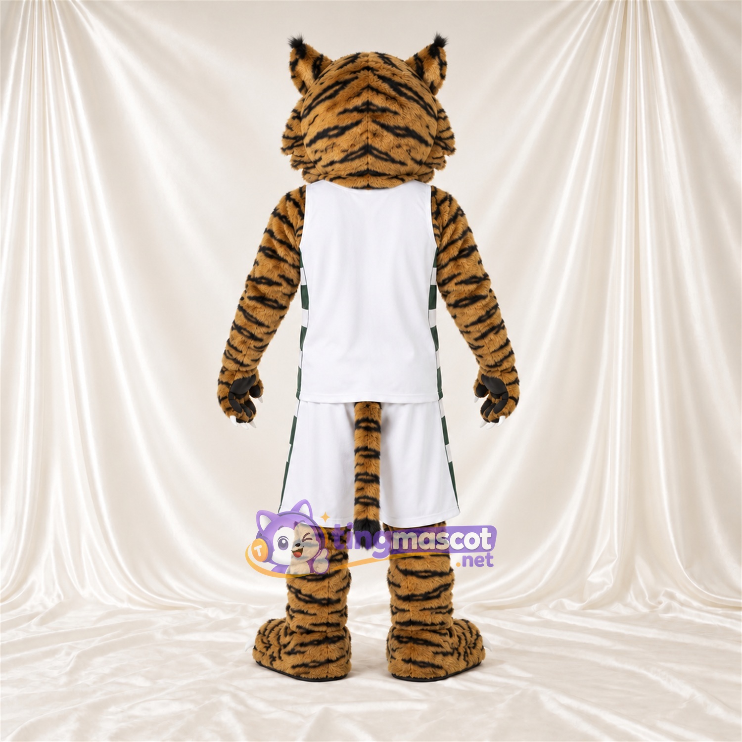 Costume de mascotte Tigre – orange / noir – Tenue de basket (blanc) Costume de mascotte Tigre – orange / noir – Tenue de basket (blanc)