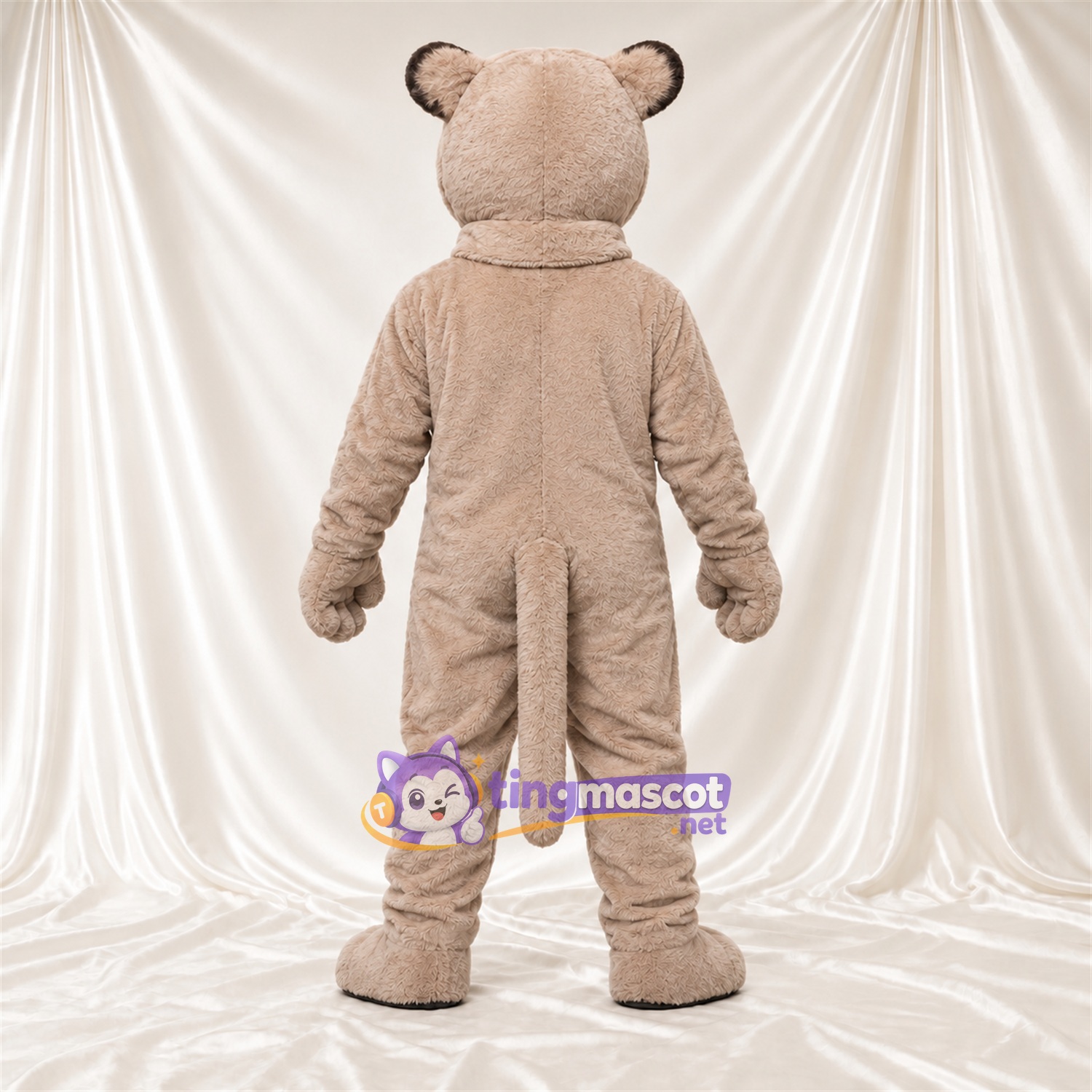 Costume de mascotte Chat sauvage – brun clair – Intérieur des oreilles (gris); Crocs pointus Costume de mascotte Chat sauvage – brun clair – Intérieur des oreilles (gris); Crocs pointus