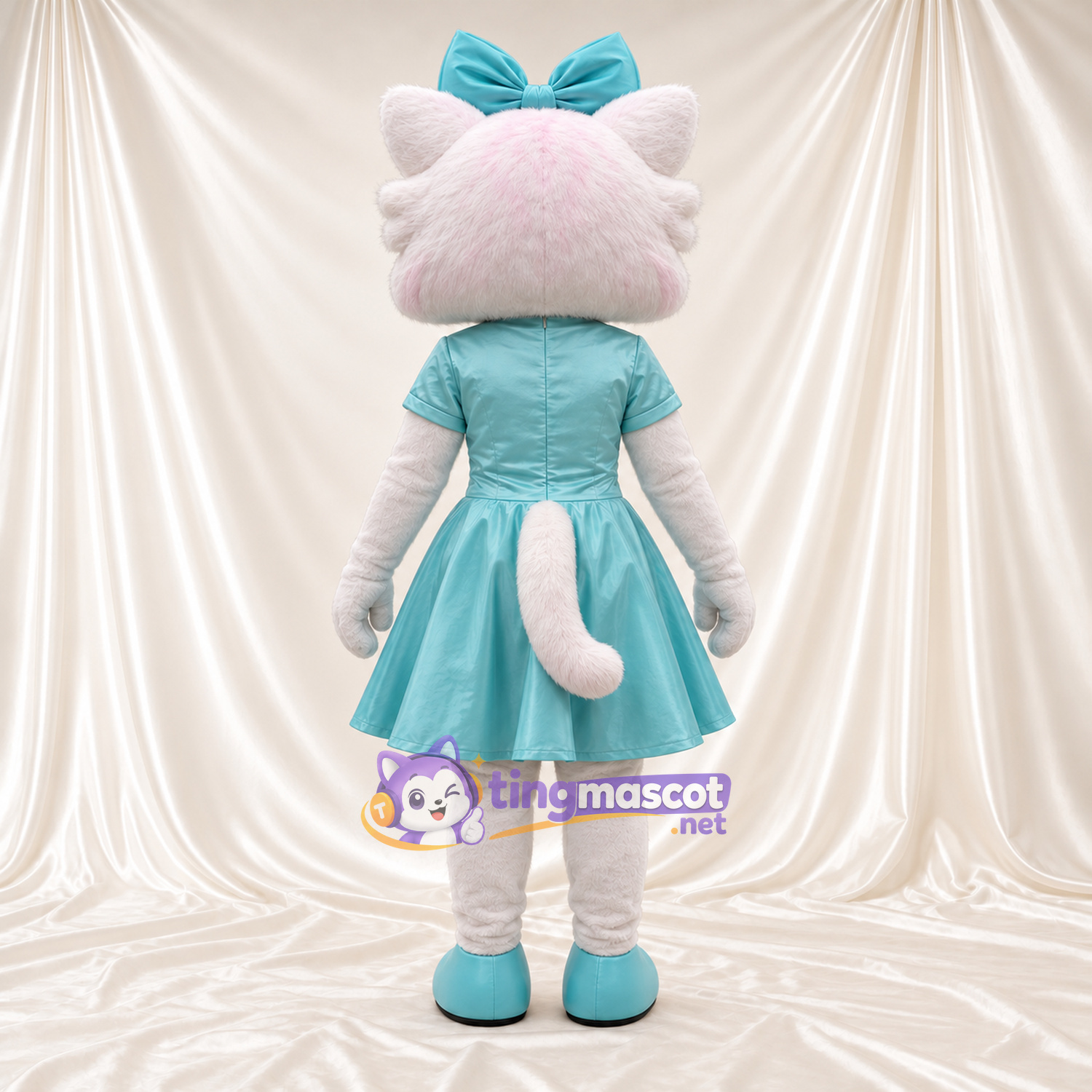 Costume de mascotte Chat – blanc – Robe (bleu clair); Nœud Costume de mascotte Chat – blanc – Robe (bleu clair); Nœud