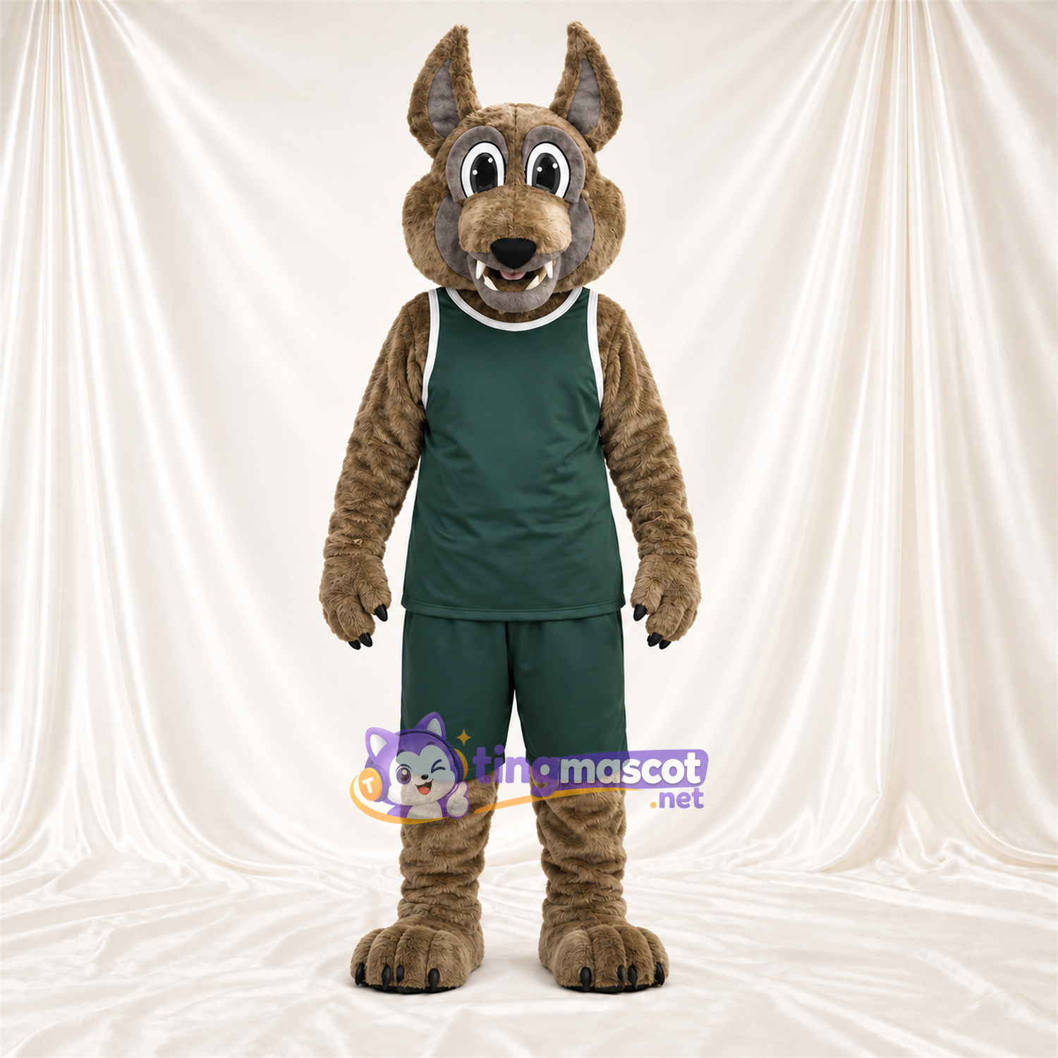Maskottchenkostüm Kojote – braun – Basketballtrikot (grün); Langer Schwanz Maskottchenkostüm Kojote – braun – Basketballtrikot (grün); Langer Schwanz