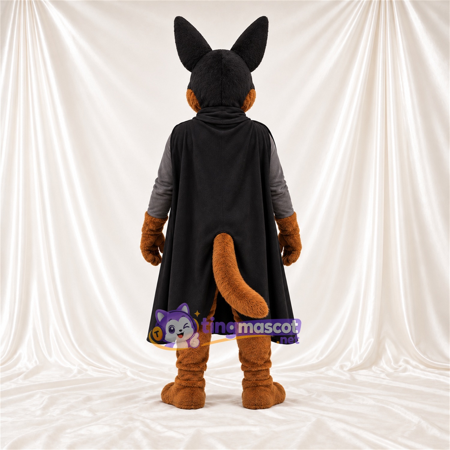 Costume de mascotte Coyote – marron / noir – Chemise; Ceinture (jaune) Costume de mascotte Coyote – marron / noir – Chemise; Ceinture (jaune)