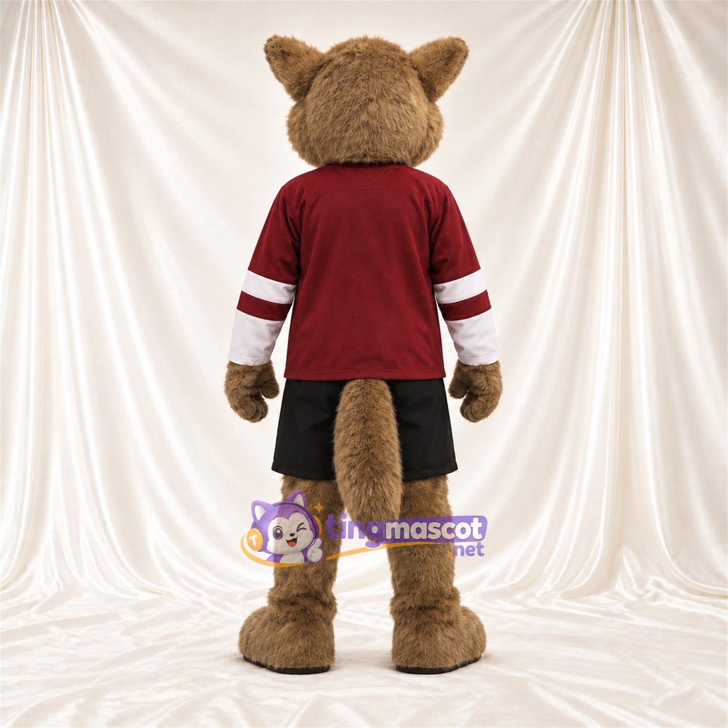 Costume de mascotte Loup – marron – Chemise (bordeaux); Short (noir) Costume de mascotte Loup – marron – Chemise (bordeaux); Short (noir)