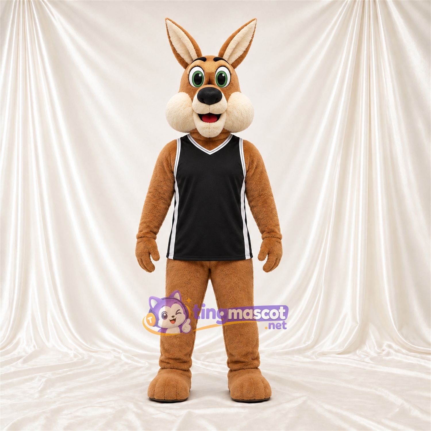 Costume de mascotte Coyote – brun clair – Débardeur (noir) Costume de mascotte Coyote – brun clair – Débardeur (noir)
