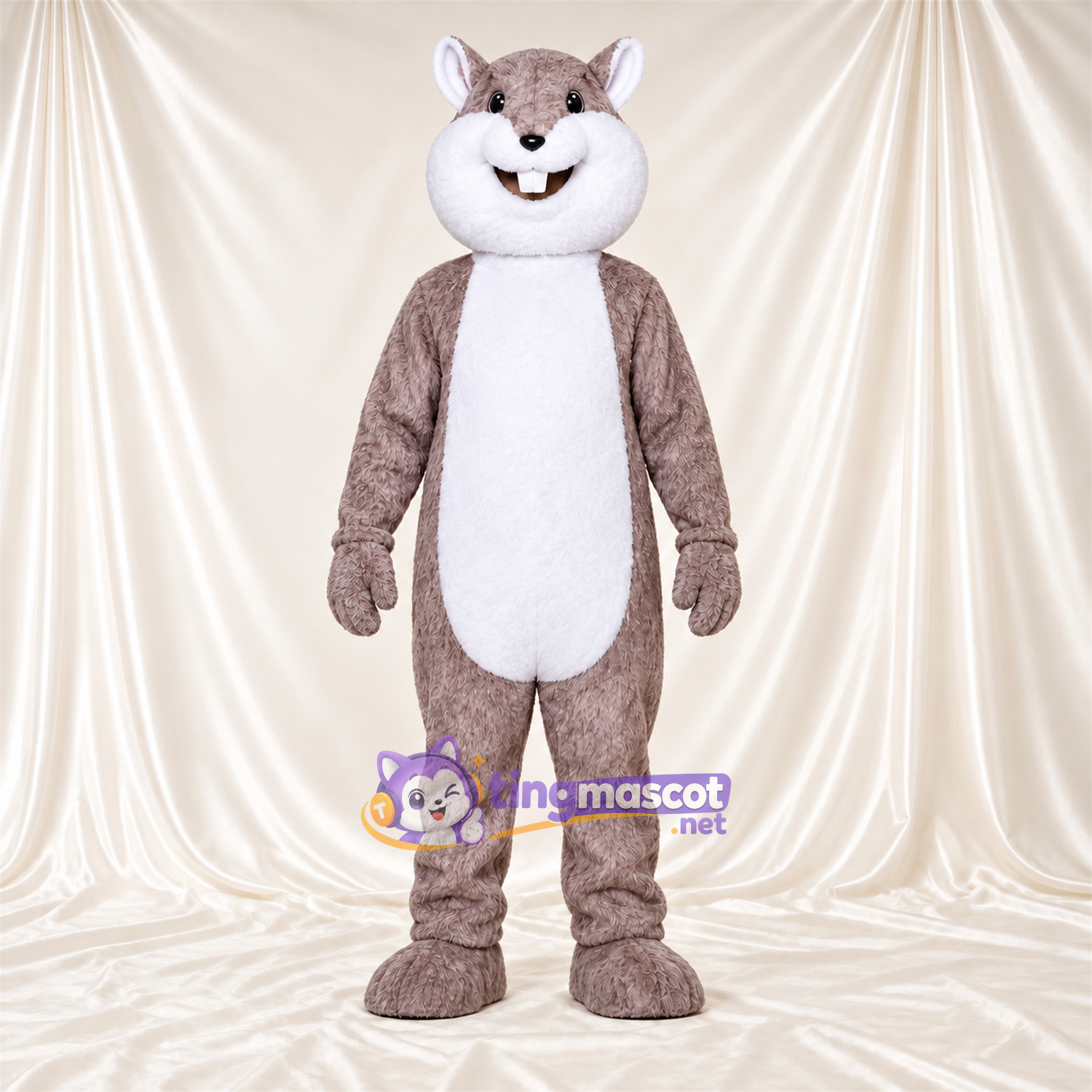 Maskottchenkostüm Eichhörnchen – grau / weiß – Buschiger Schwanz; Große Schneidezähne Maskottchenkostüm Eichhörnchen – grau / weiß – Buschiger Schwanz; Große Schneidezähne