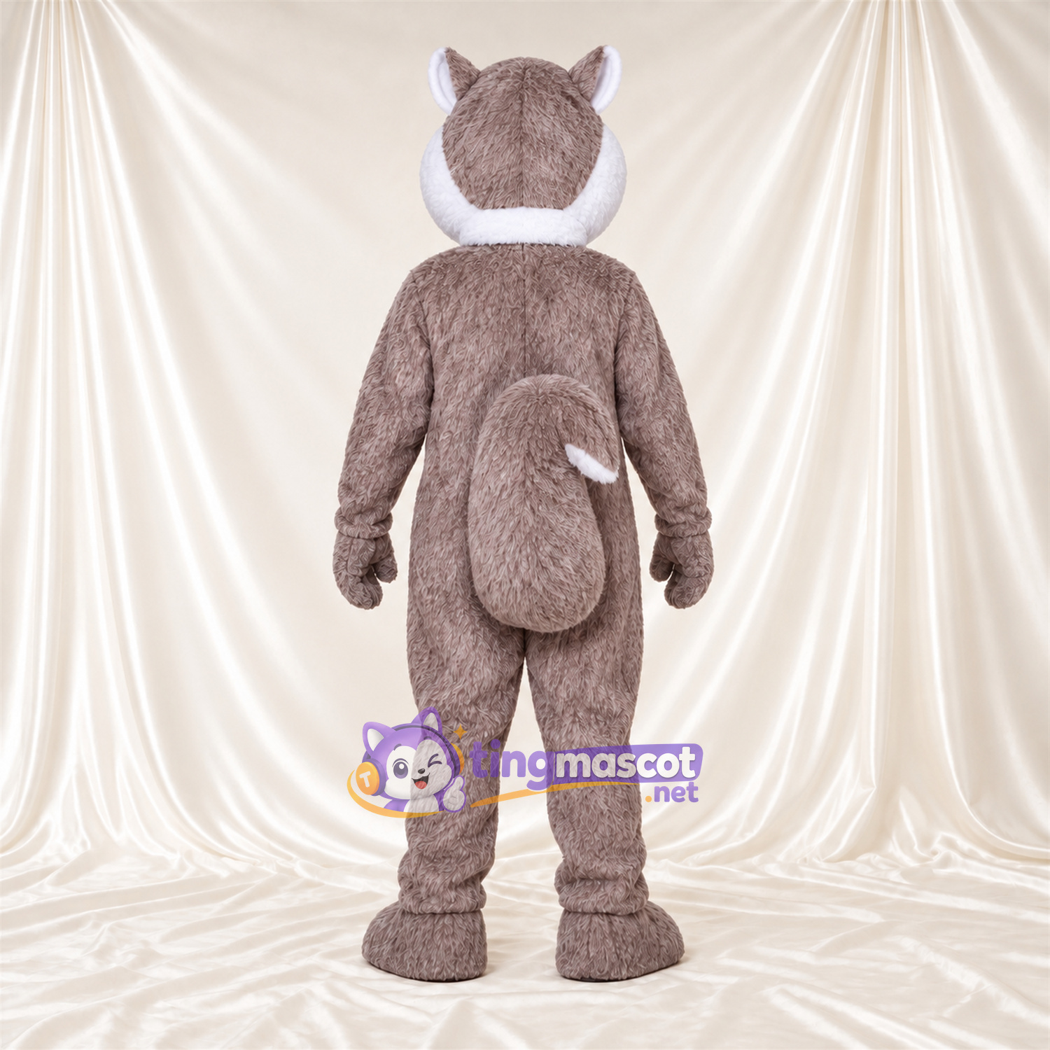 Maskottchenkostüm Eichhörnchen – grau / weiß – Buschiger Schwanz; Große Schneidezähne Maskottchenkostüm Eichhörnchen – grau / weiß – Buschiger Schwanz; Große Schneidezähne