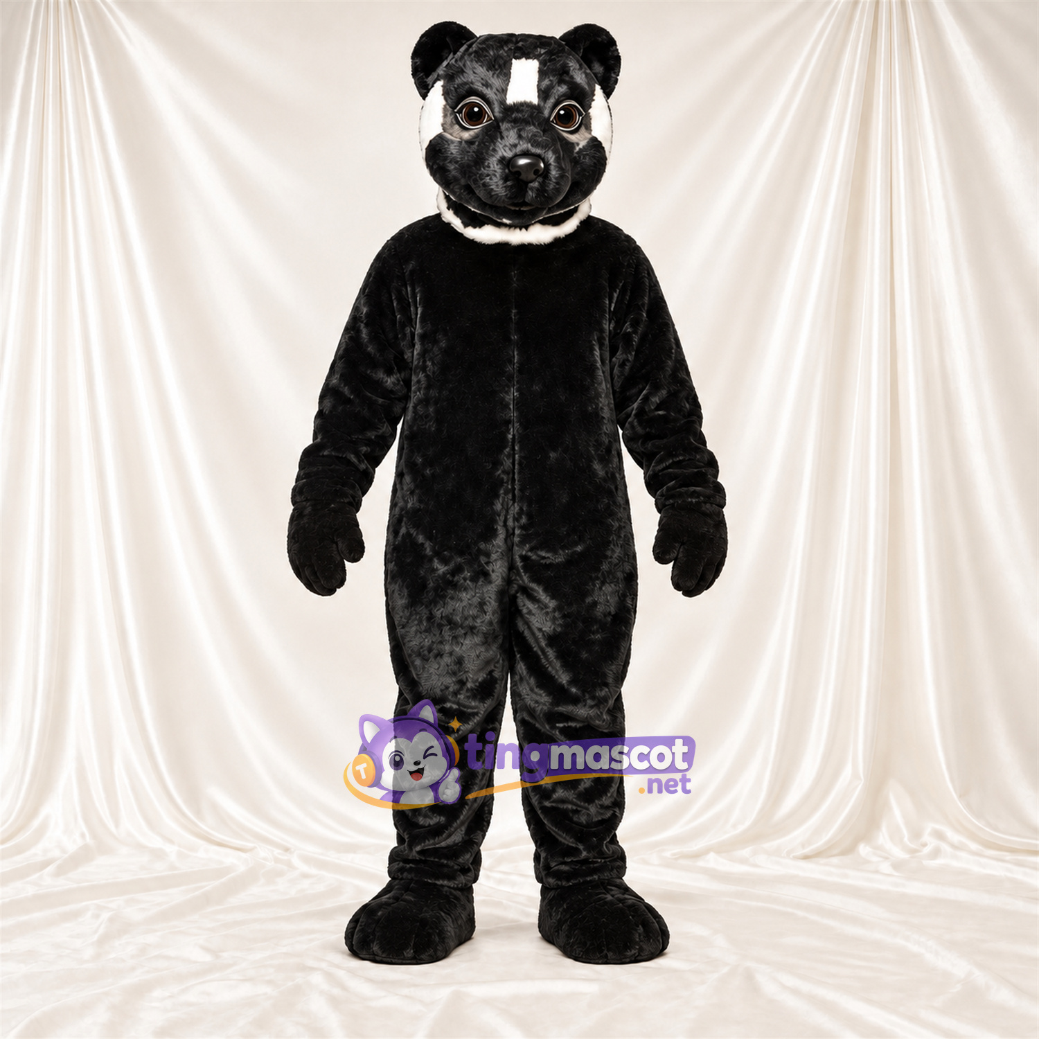 Costume de mascotte Mouffette – noir / blanc – Queue rayée (blanc); Col (noir) Costume de mascotte Mouffette – noir / blanc – Queue rayée (blanc); Col (noir)