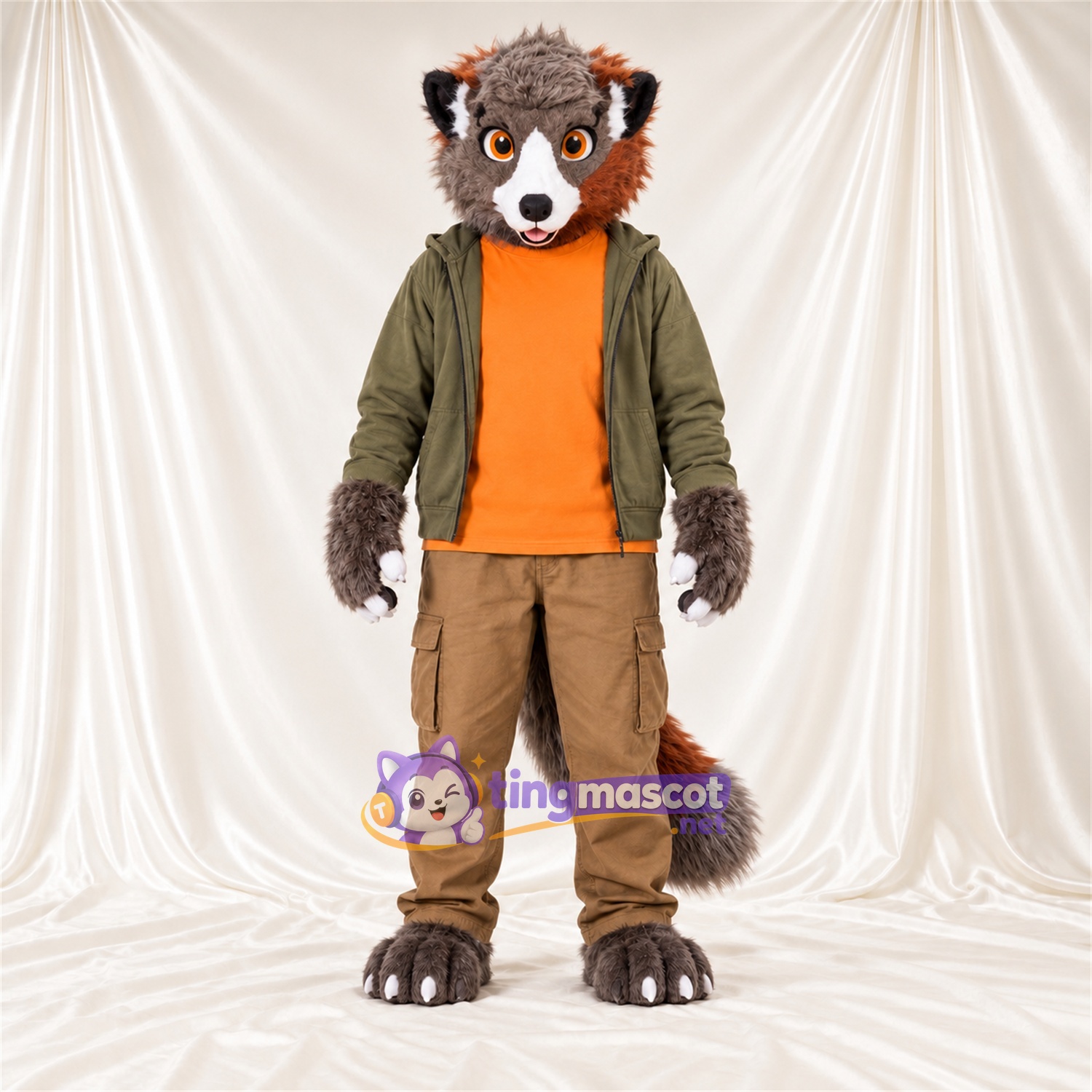 Costume de mascotte Panda roux – gris / brun rouille – Veste (vert); Chemise (orange) Costume de mascotte Panda roux – gris / brun rouille – Veste (vert); Chemise (orange)