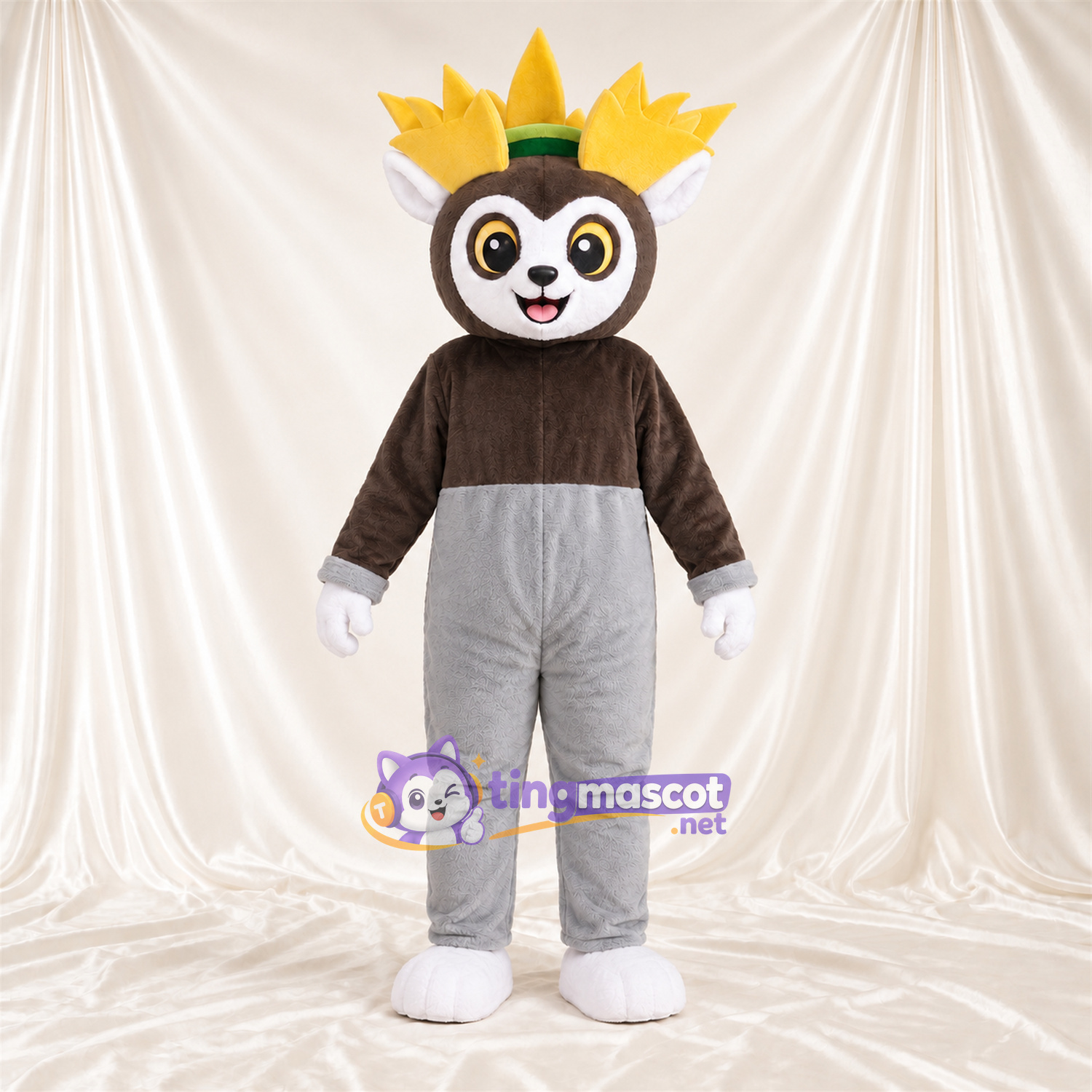 Maskottchenkostüm Lemur – braun / weiß – Krone (gelb) Maskottchenkostüm Lemur – braun / weiß – Krone (gelb)