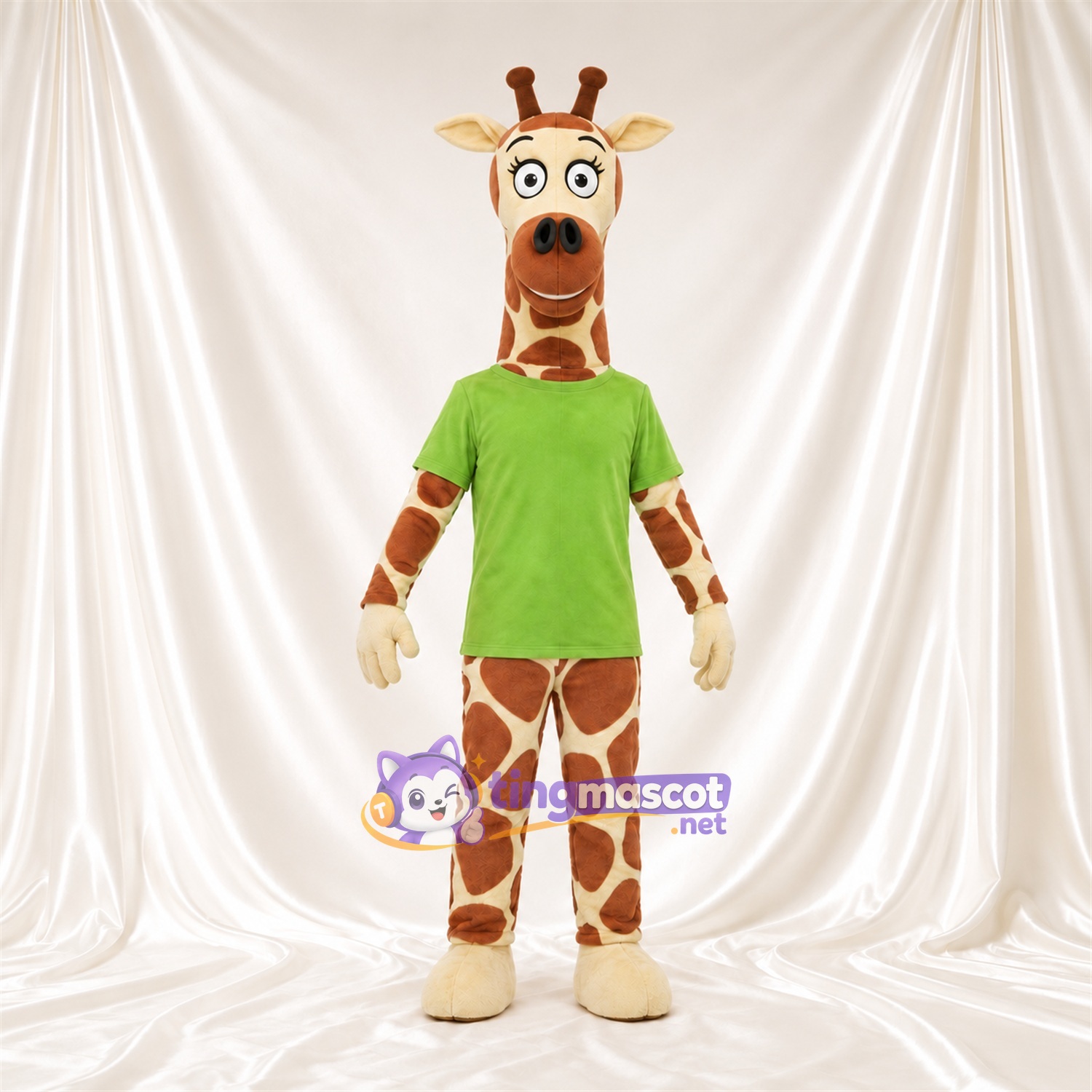 Costume de mascotte Girafe – marron / crème – Chemise (vert); Sabots (crème) Costume de mascotte Girafe – marron / crème – Chemise (vert); Sabots (crème)